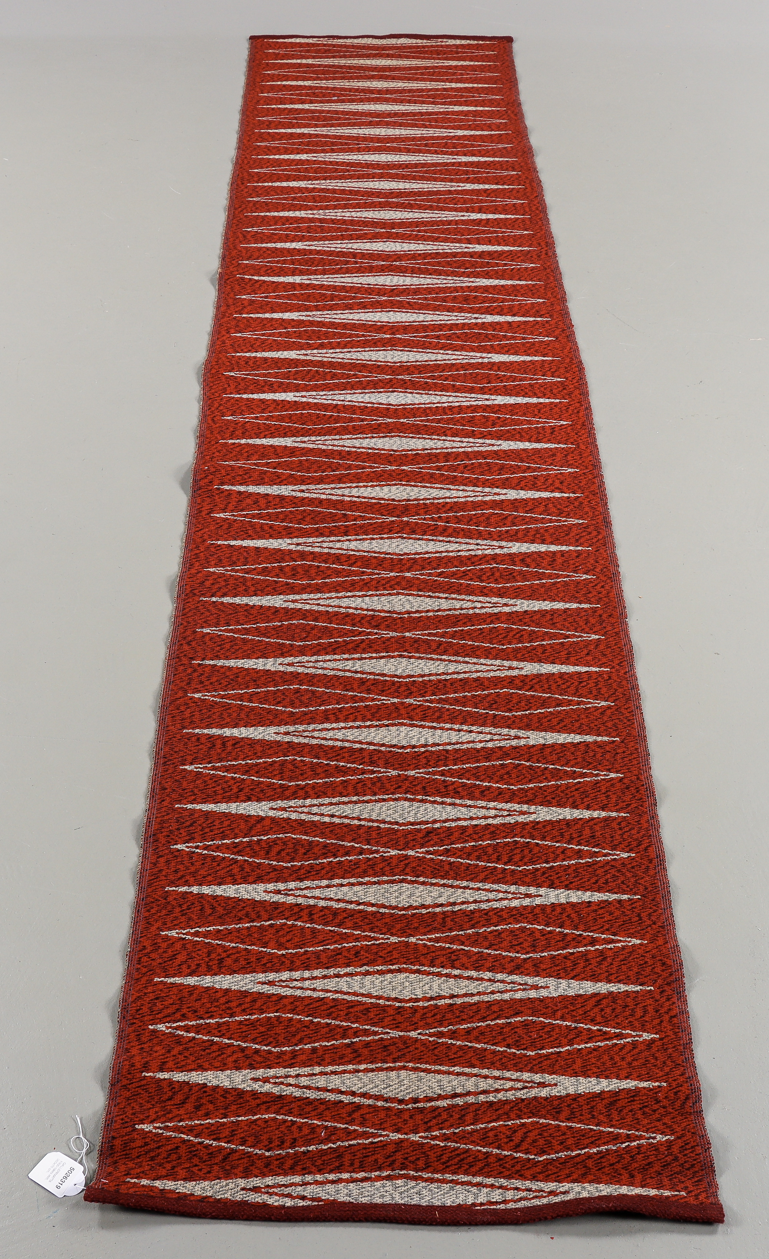 GALLERIMATTA 1900-talets mitt, 360x70 cm.