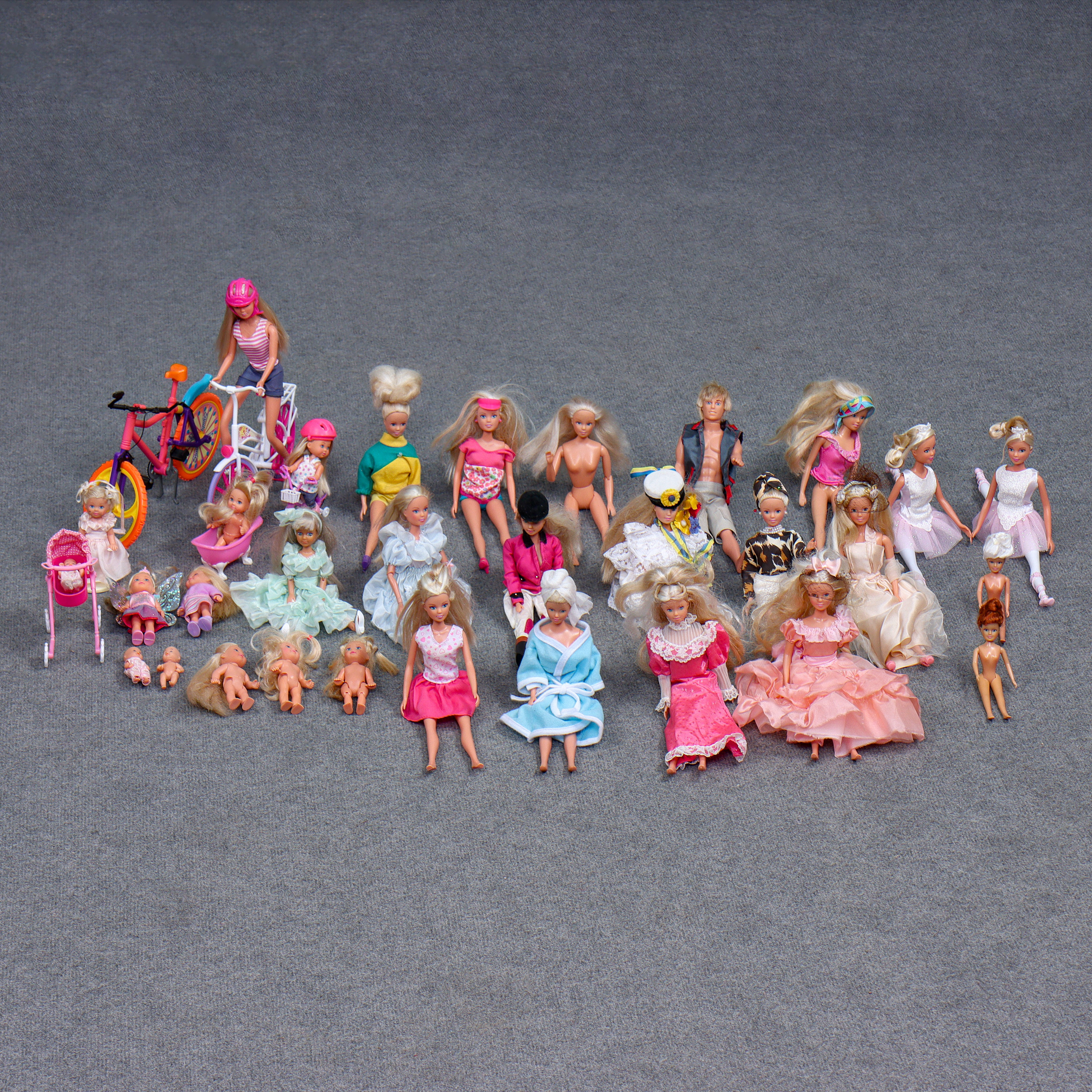 STOR SAMLING DOCKOR, STEFFI, SIMBA TOYS, SAMT DIVERSE TILLBEHÖR, 1900/2000-TAL.