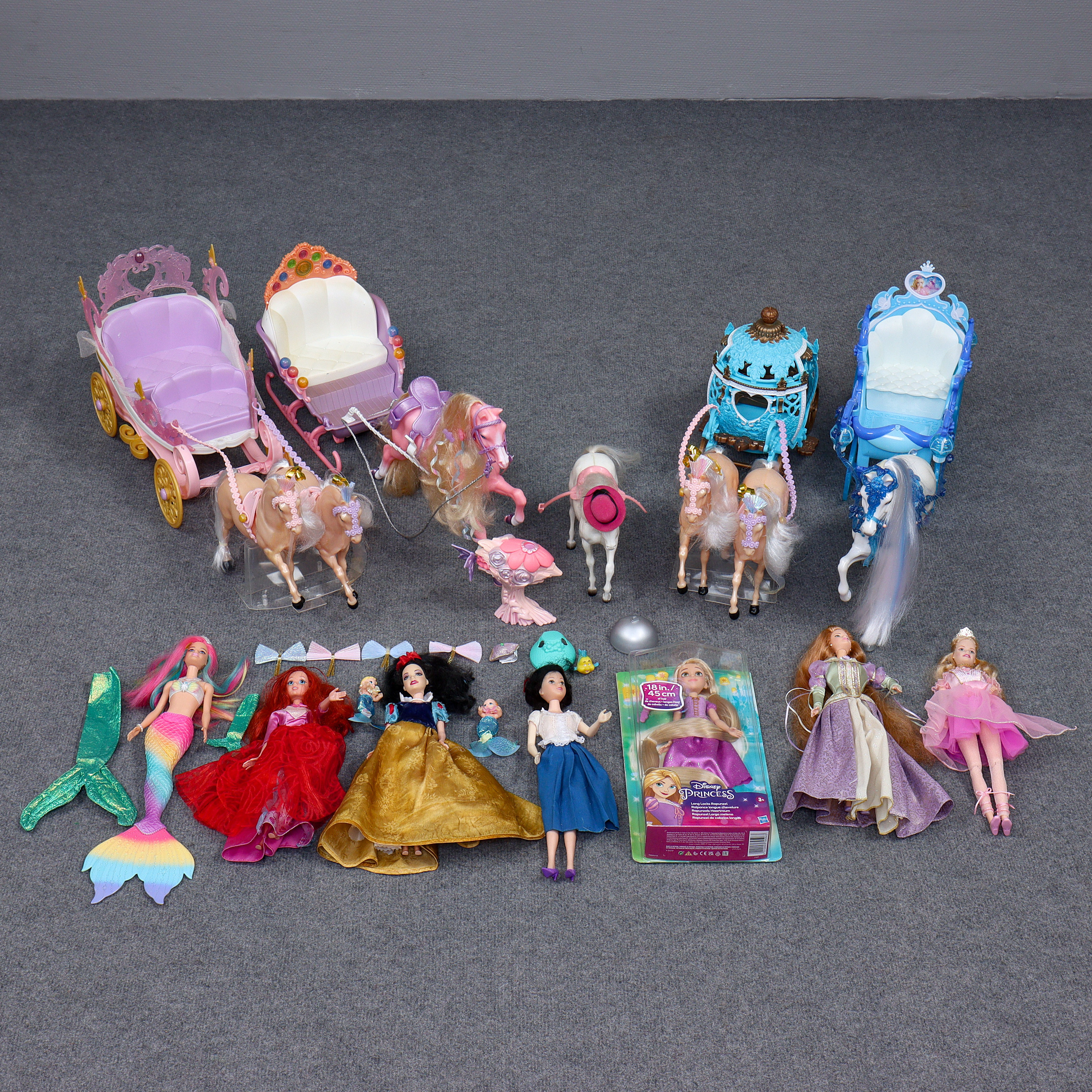 BARBIE, SAMLING DOCKOR, PRINSESSOR SAMT HÄST OCH VAGN, BL.A "LILLA SJÖJUNGFRUN ARIEL", 1900/2000-TAL.