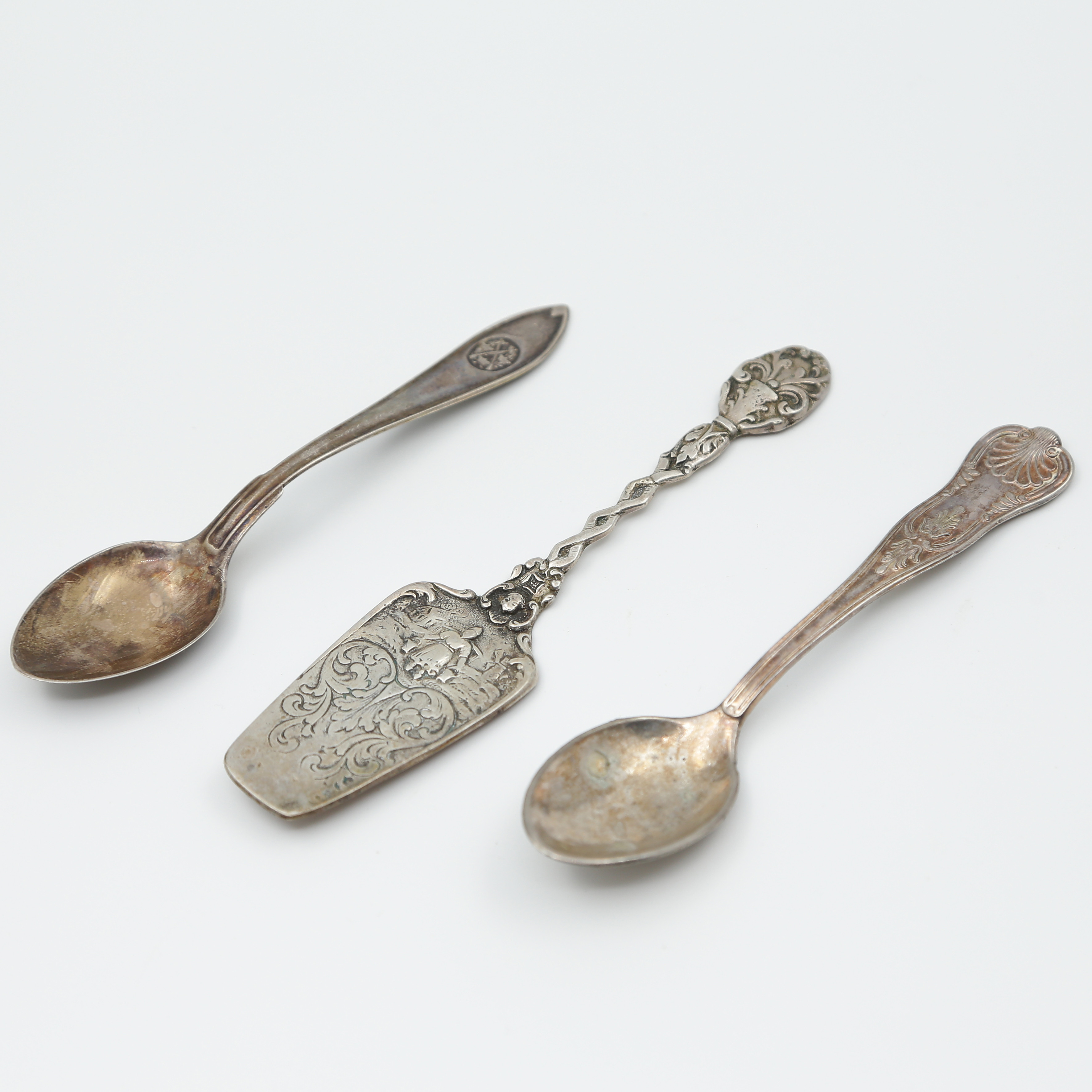 3 DELAR SILVER, TESKEDAR SAMT SPADE.