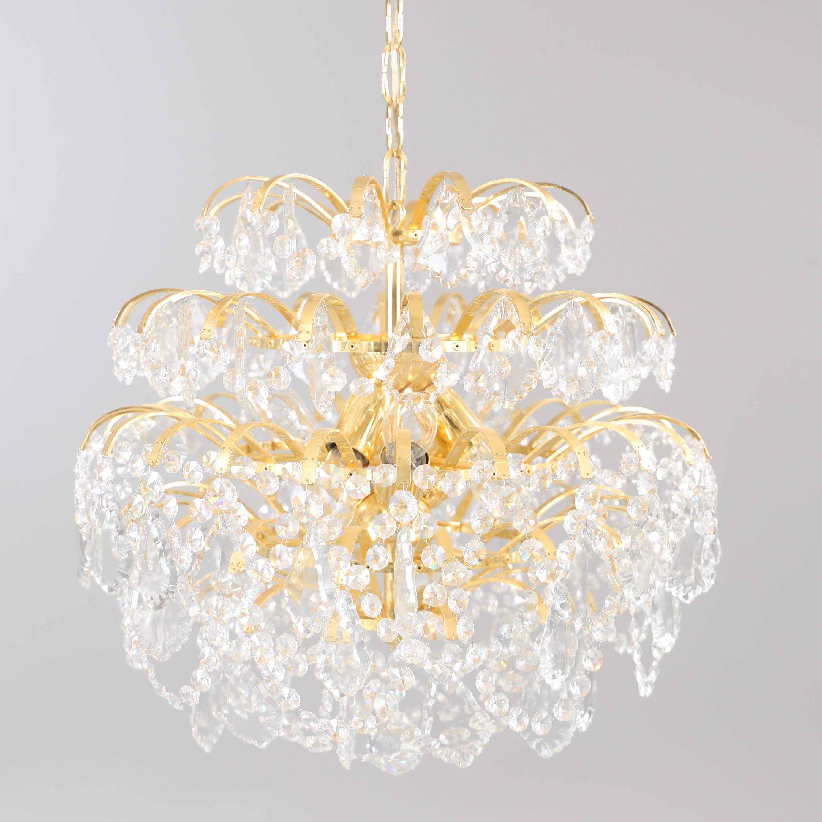 LJUSKRONA, metall med prismor, 1900-talets andra hälft.