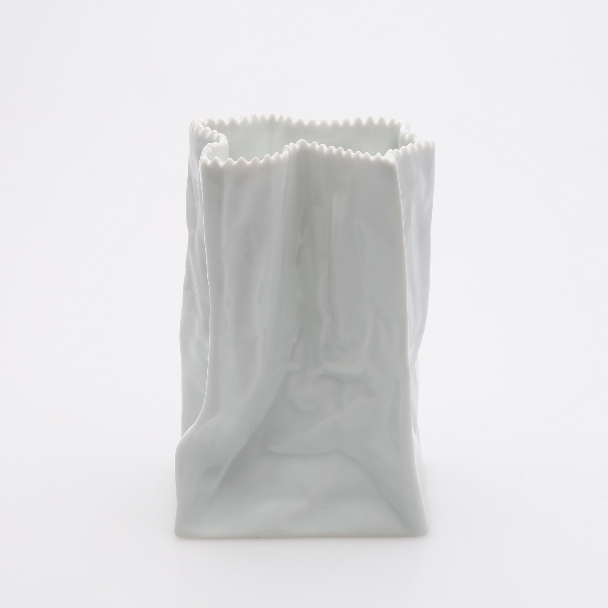 TAPIO WIRKKALA. VAS, PORSLIN, I FORM AV PAPPERSPÅSE, UR "DO NOT LITTER", ROSENTHAL.