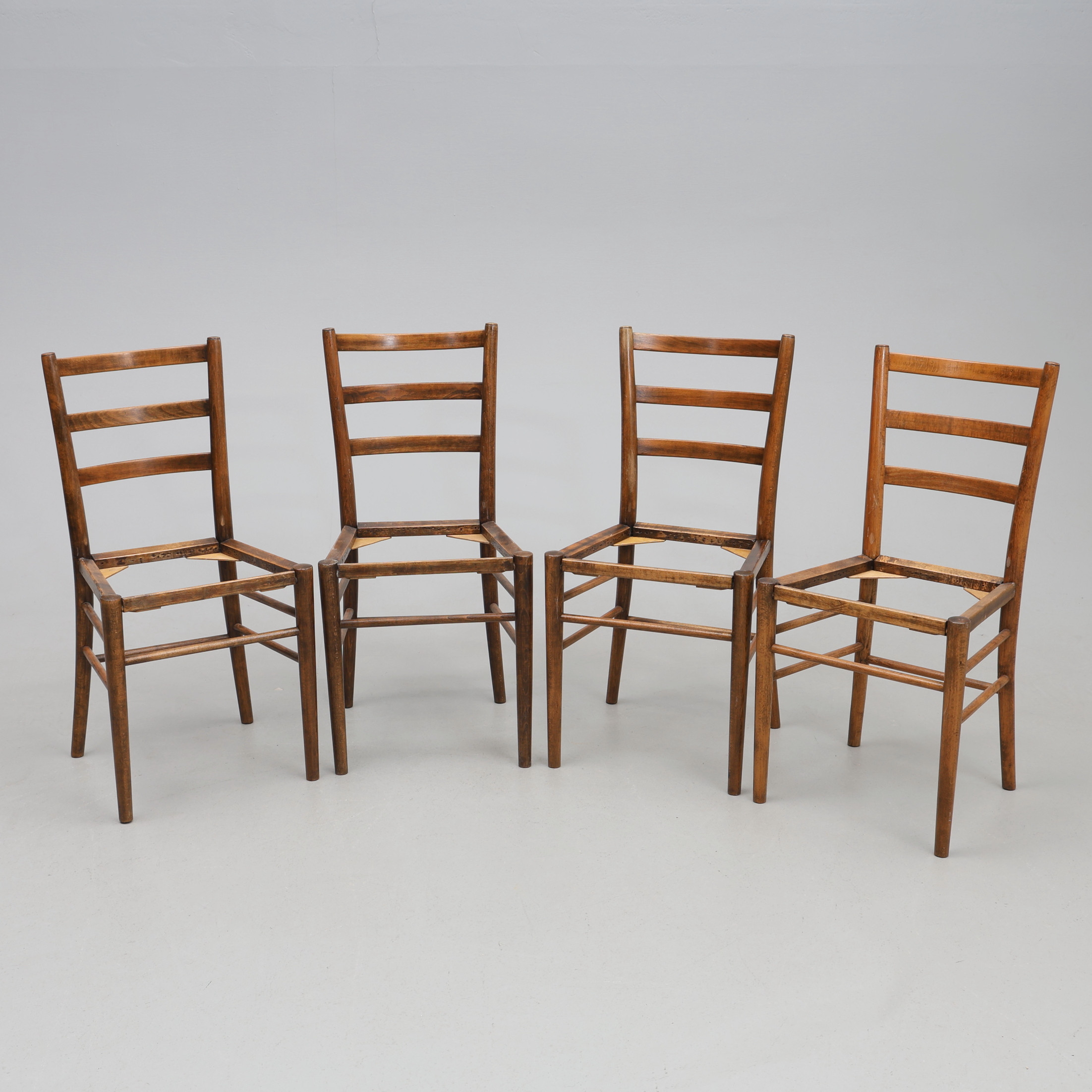 GUNNAR ASPLUND. Stolar, 4 st, Gemla, stomme i betsat lövträ.