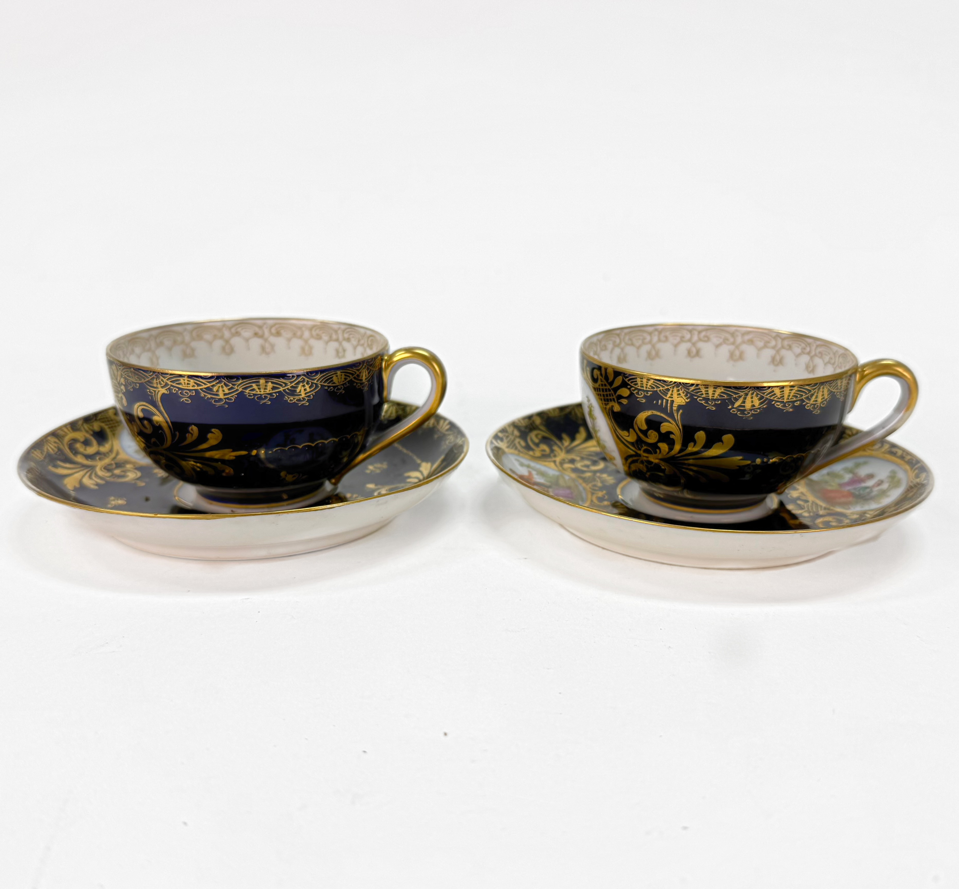 KAFFEKOPPAR - Ett par med fat, Royal Vienna stil.