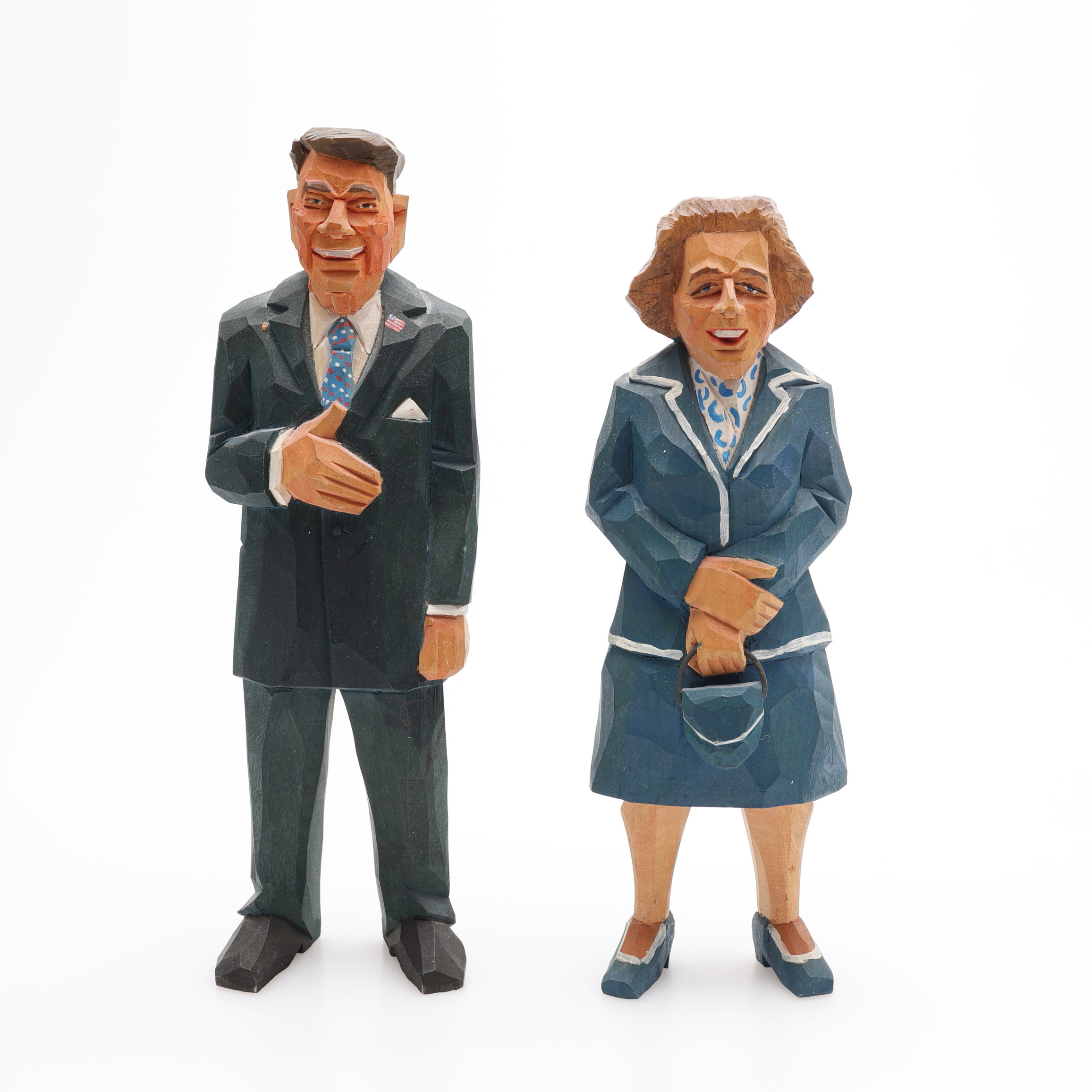 GISELA OCH URBAN GUNNARSSON, 2 ST TRÄSKURNA OCH BEMÅLADE SKULPTURER, föreställande Margaret Thatcher och Ronald Reagan.