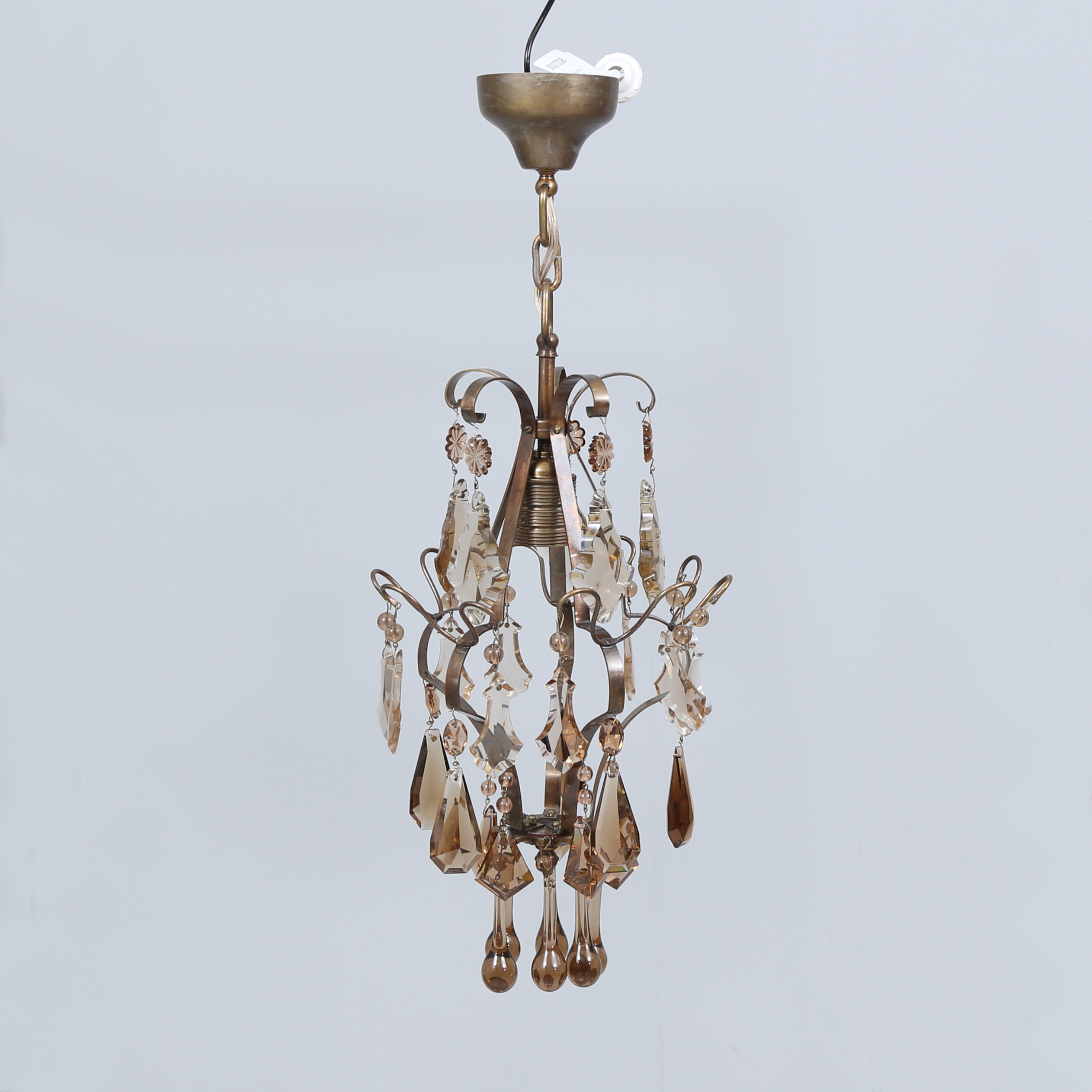 TAKLAMPA/HALLAMPA med prismor, rokokostil, 1930-tal.