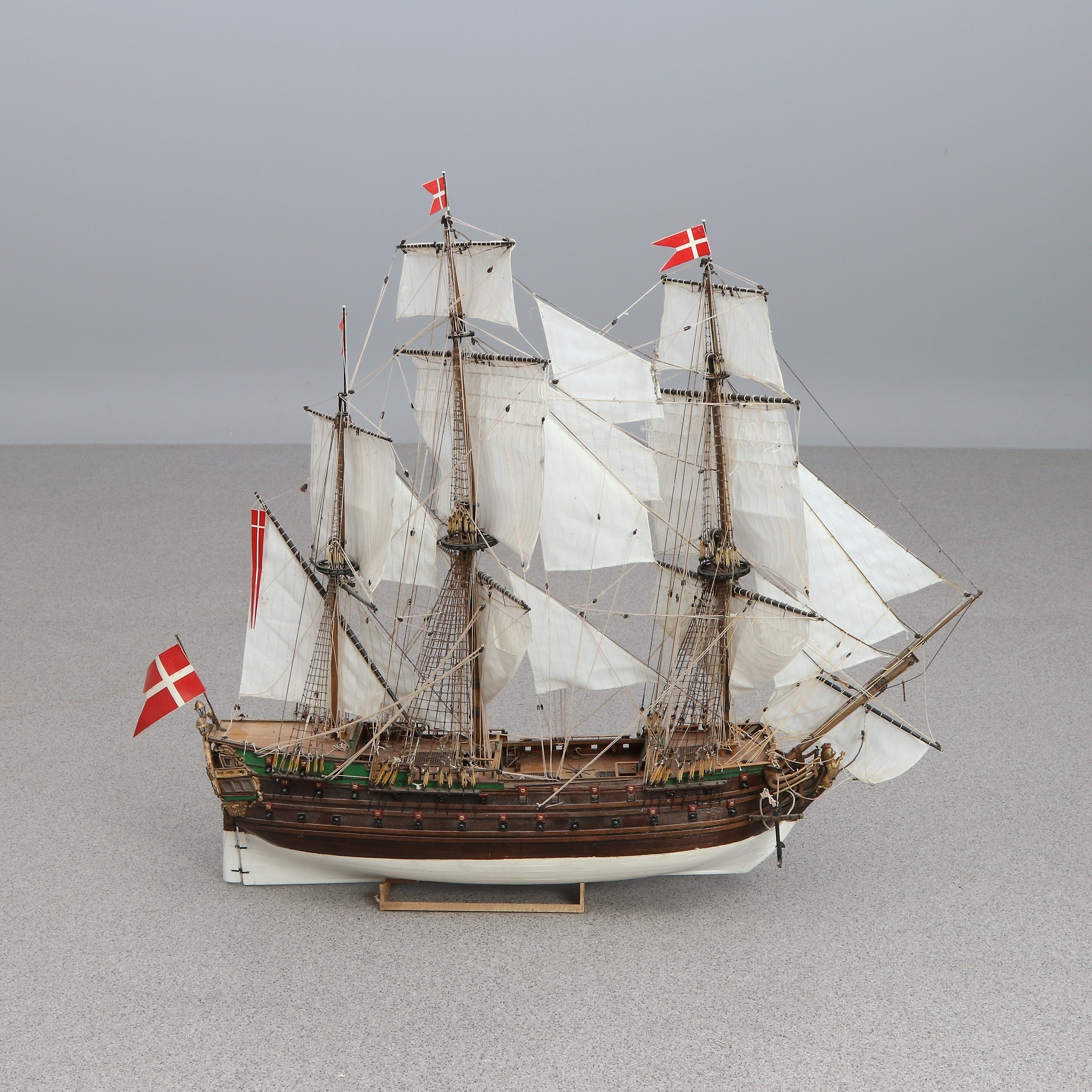 SKEPPSMODELL. Efter Dansk-Norska skeppet "Norske Løve".