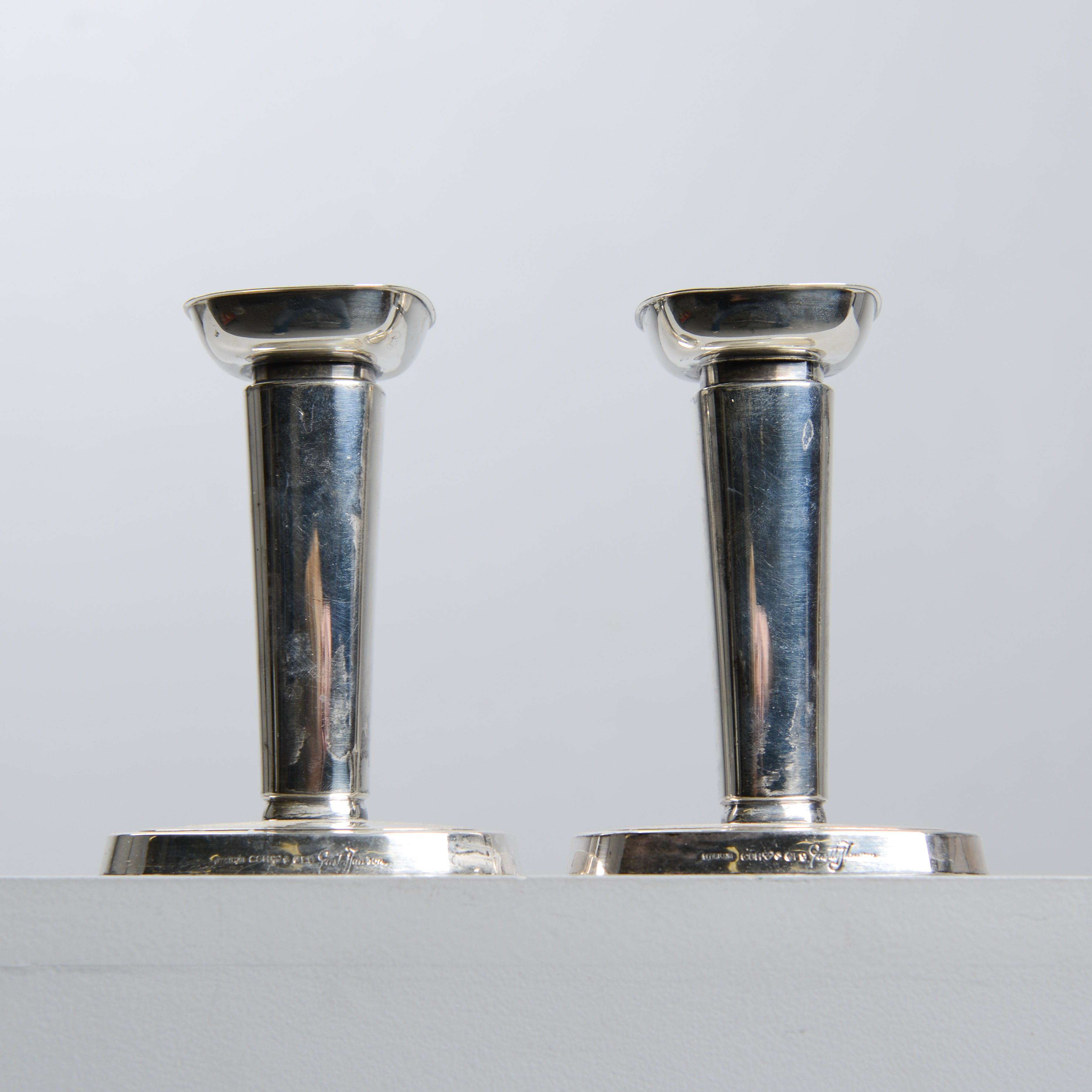 GUSTAF JANSSON. Ljusstakar, ett par, sterlingsilver, C.G.Hallberg, Stockholm, 1956.