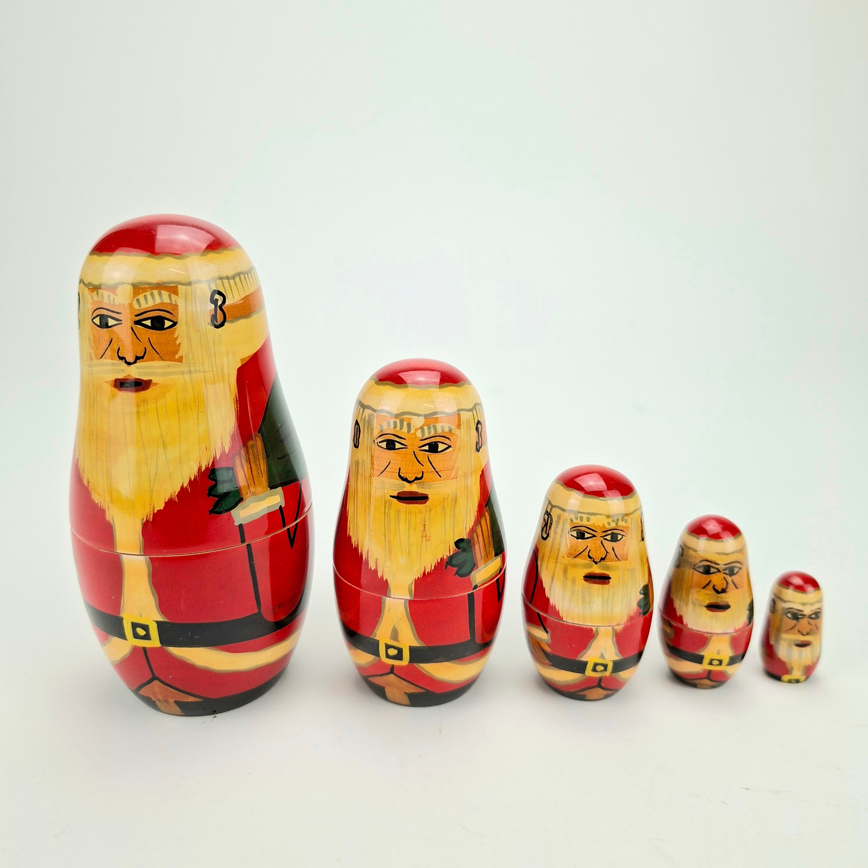 RYSK DOCKA, 5 delar, trä. i form av jultomte.