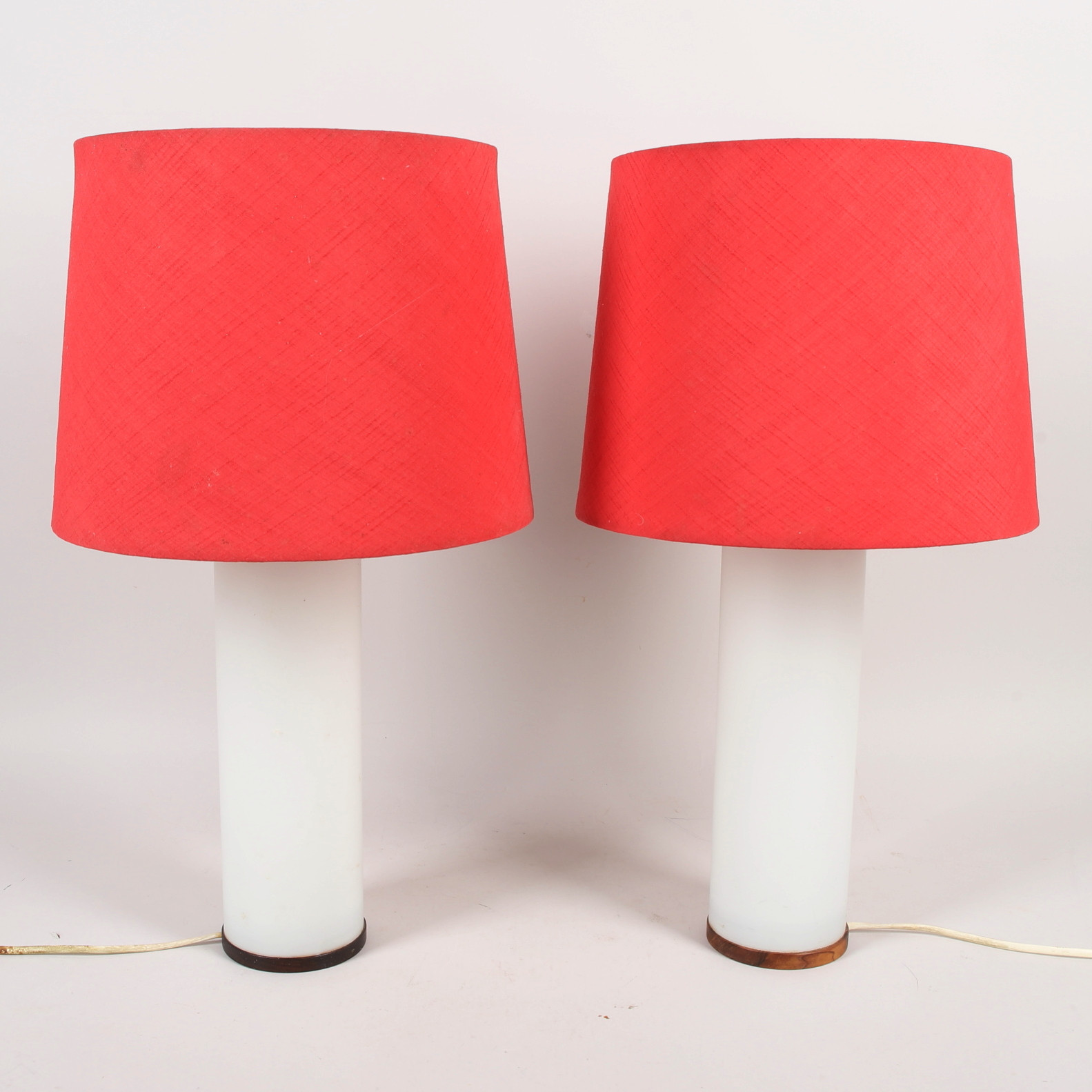 UNO & ÖSTEN KRISTIANSSON. Bordslampor, ett par, oplaglas, Luxus, Vittsjö, 1960/70-ta.
