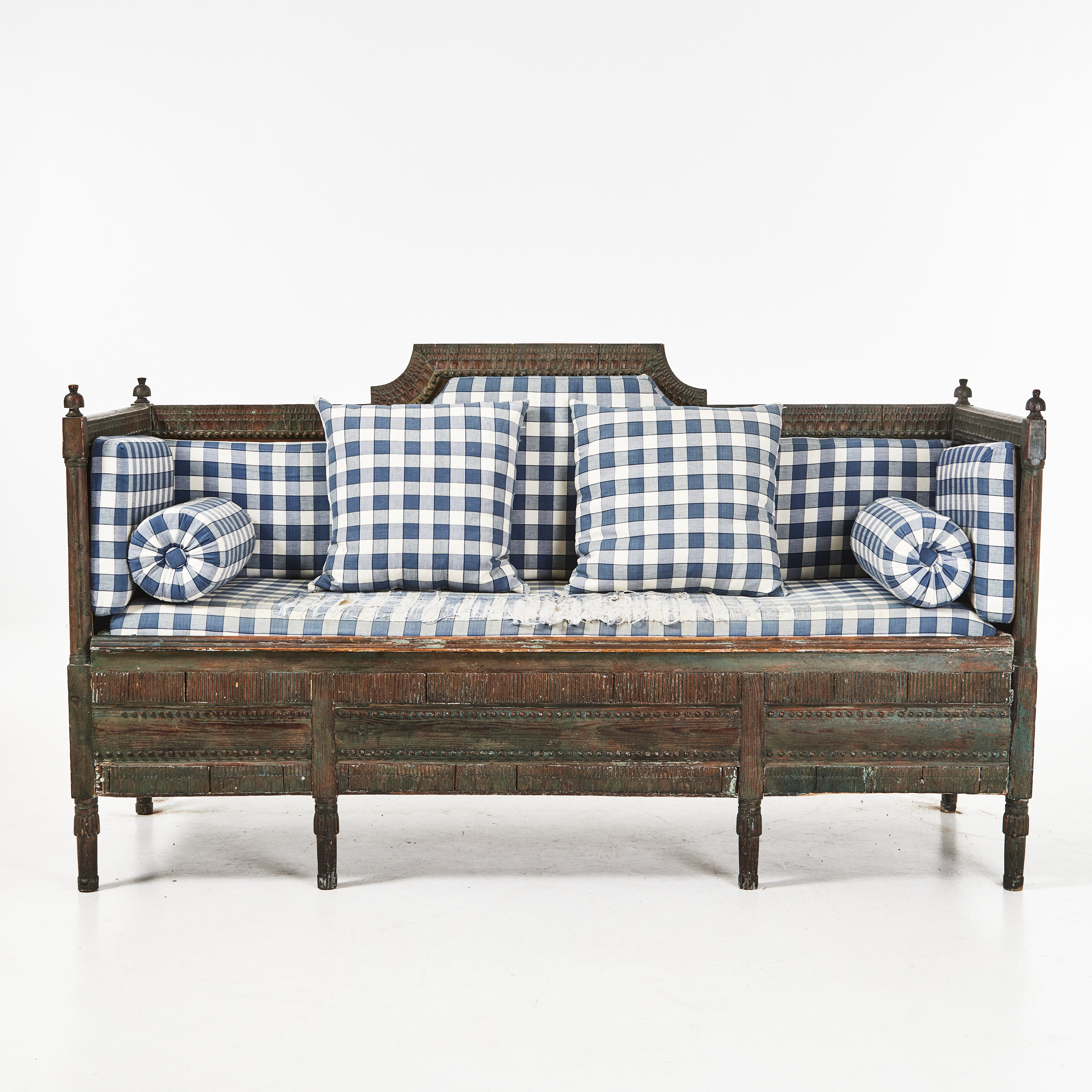 SOFFA, sengustaviansk, 1800-talets början, laserad furu med skuren dekor.