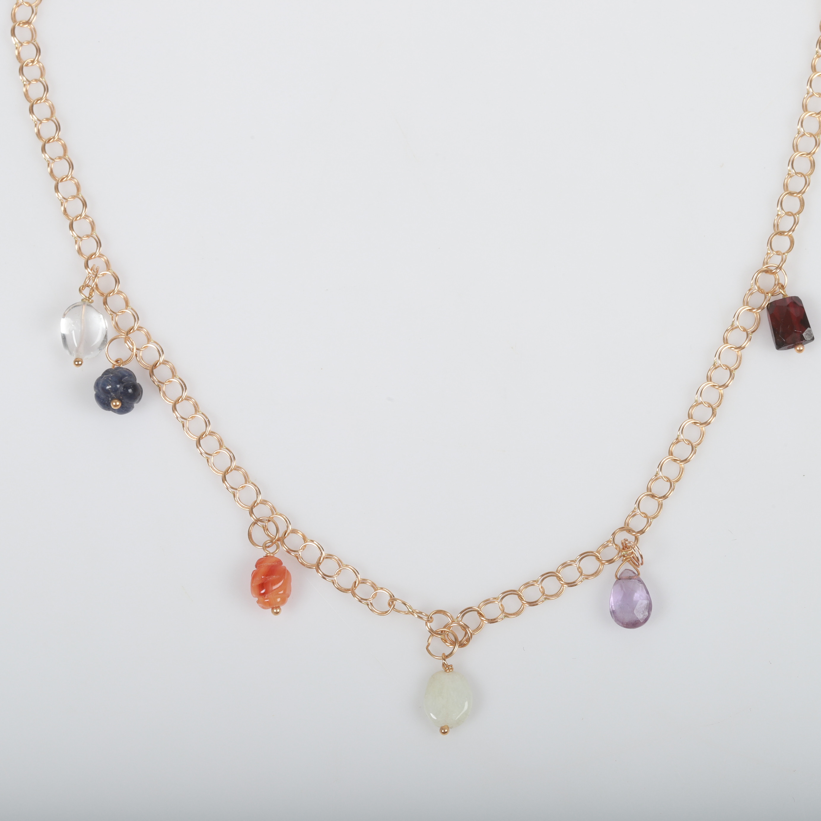 COLLIER, 18 K guld med slipade stenar.