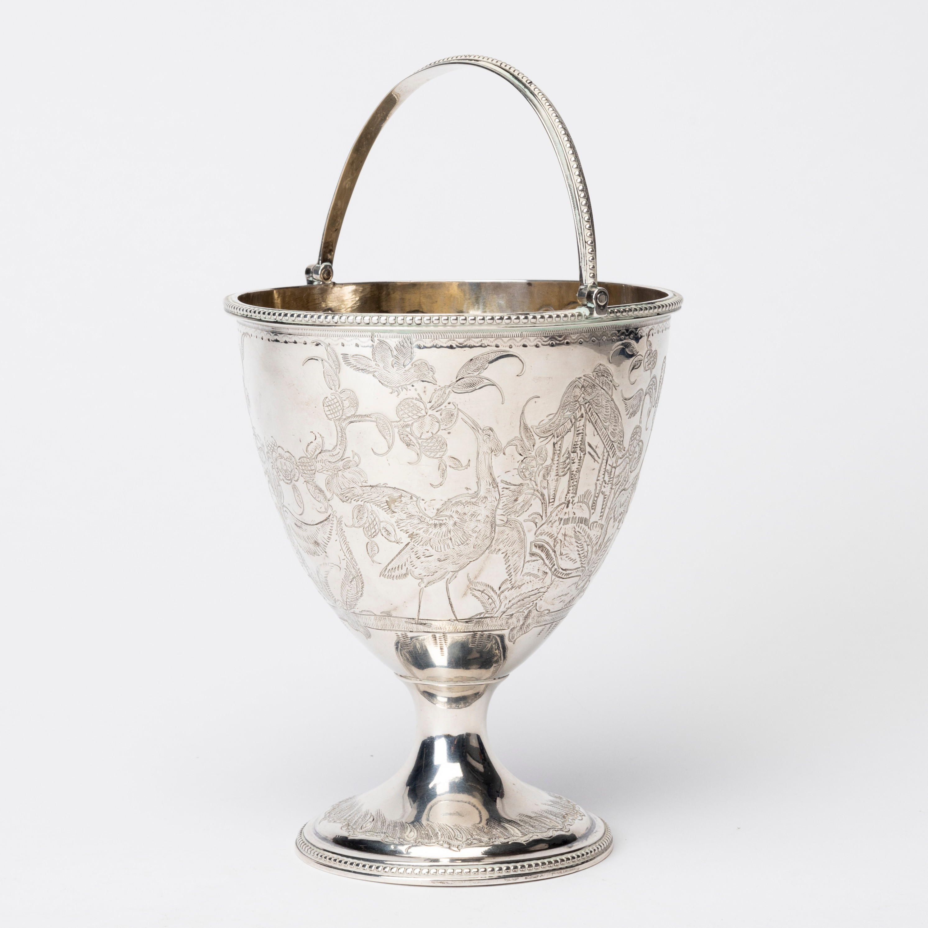 KORGSKÅL på fot, silver, otydlig mästarstämpel, London, England, 1782.