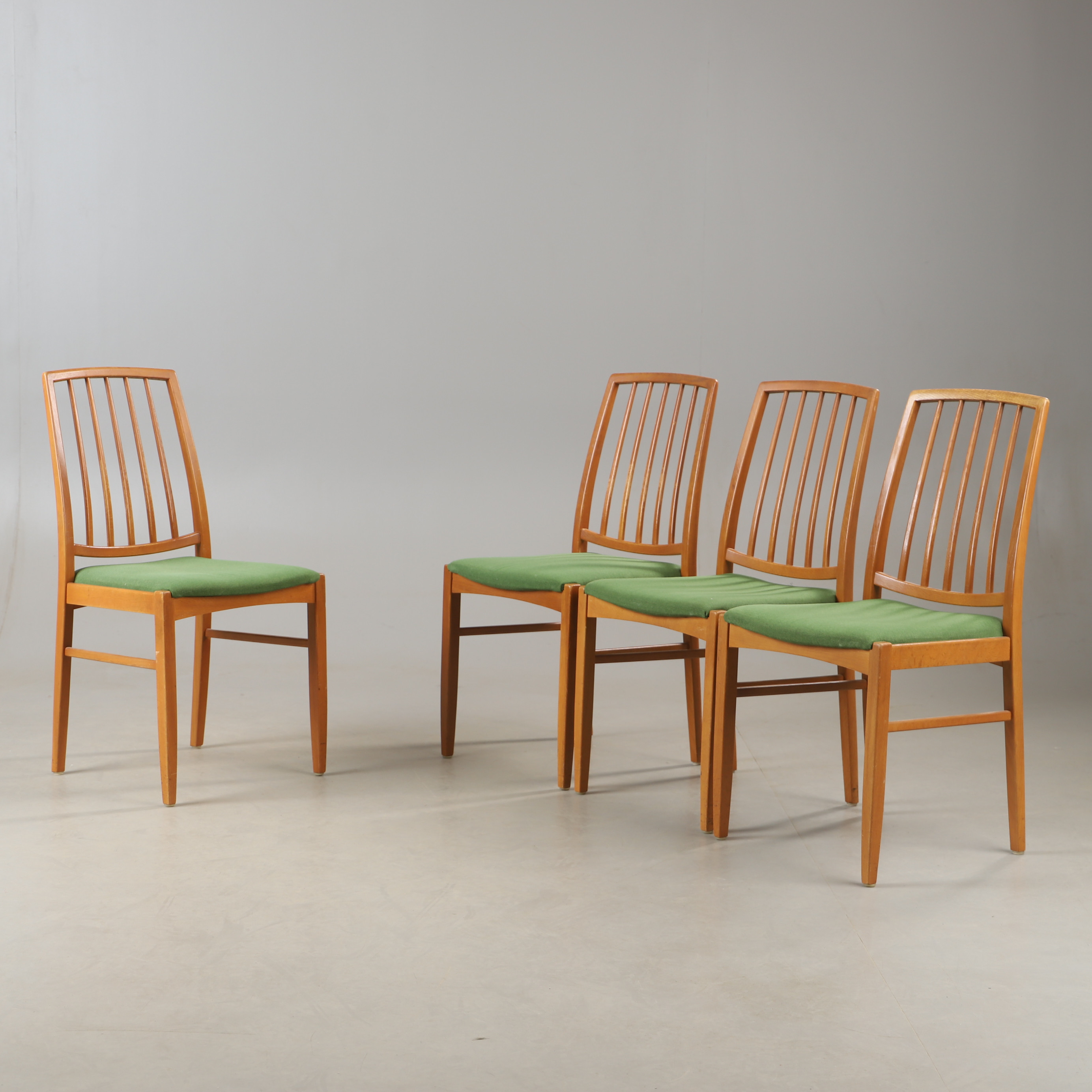 STOLAR, 4 stycken, ek, 1900-talets mitt.