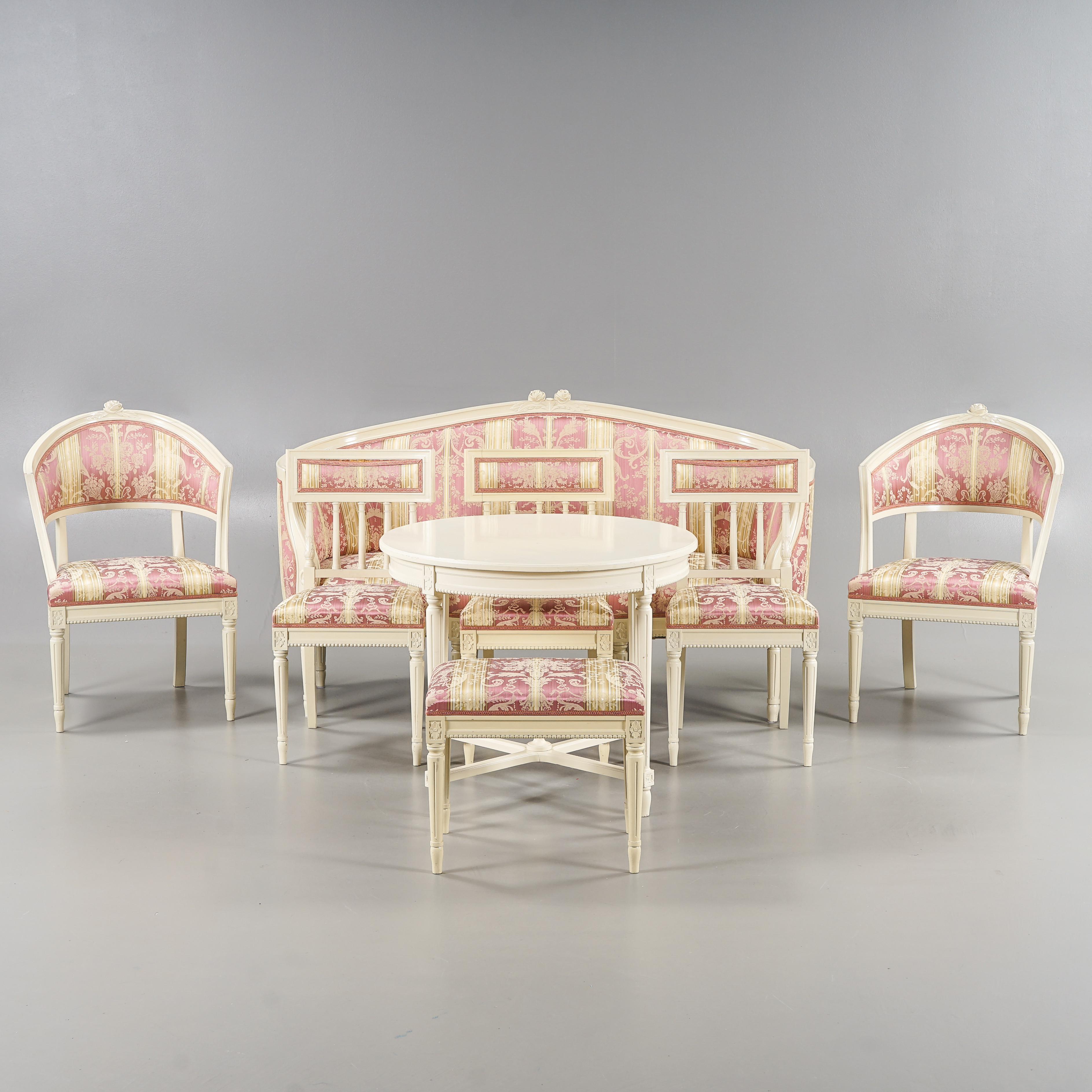 SALONGSMÖBEL Gustaviansk stil, 8 delar, 1900-talets första hälft.
