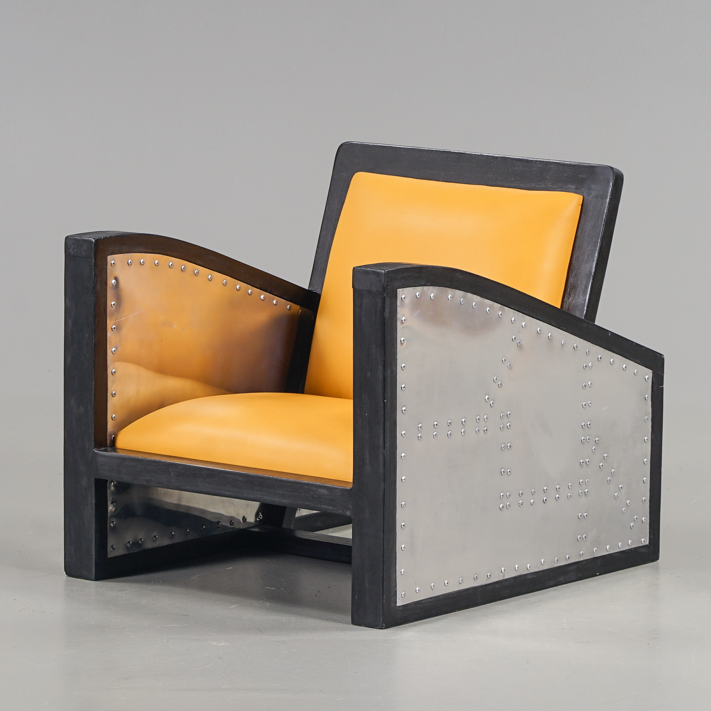 ANDREAS WARGENBRANT. Hundfåtölj "Hommage Dog Seat" Nr 6/8, Svartlackerat trä, läder och metall.