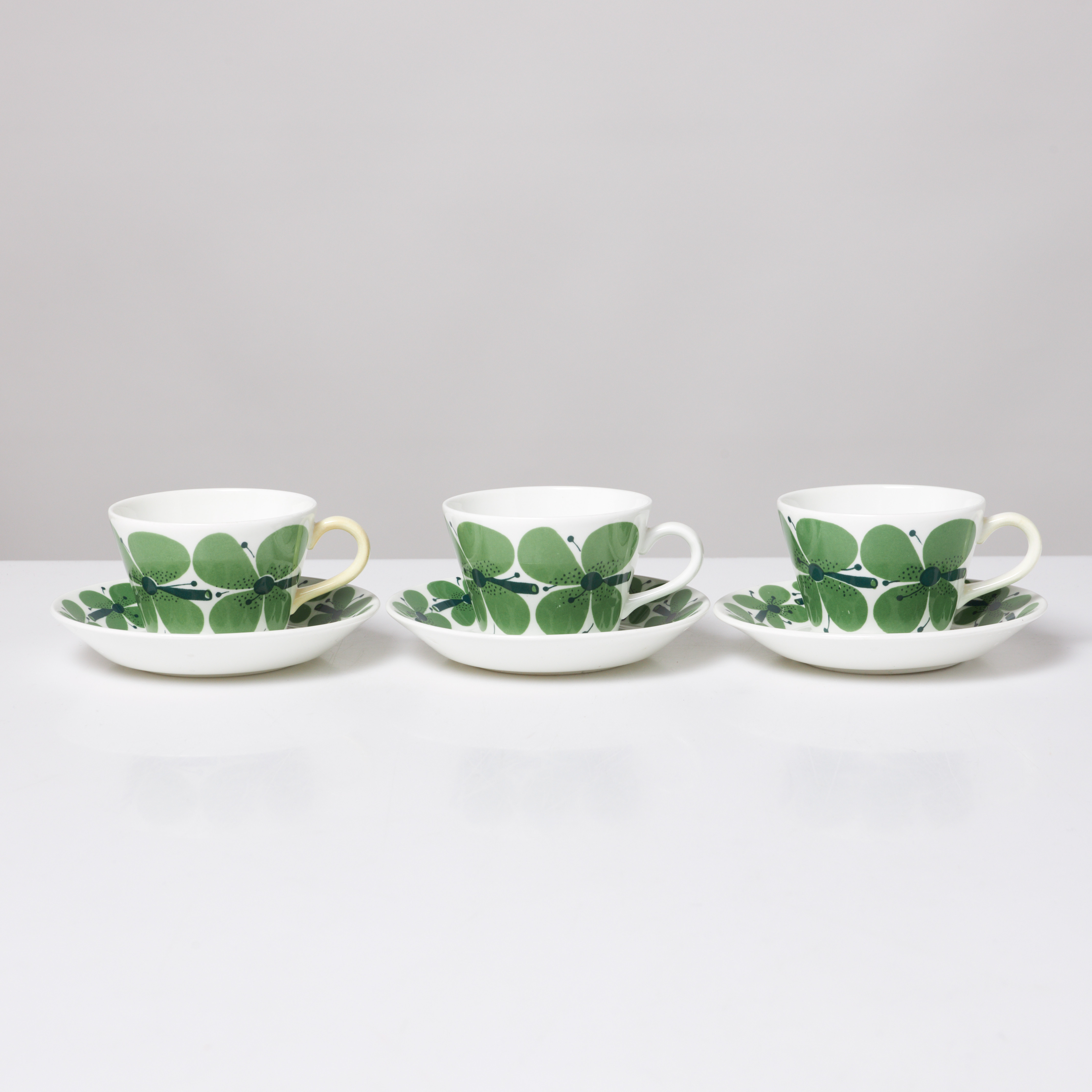 STIG LINDBERG. Kaffekoppar med fat, 3 delar, "Verdi", porslin, Gustavsberg.