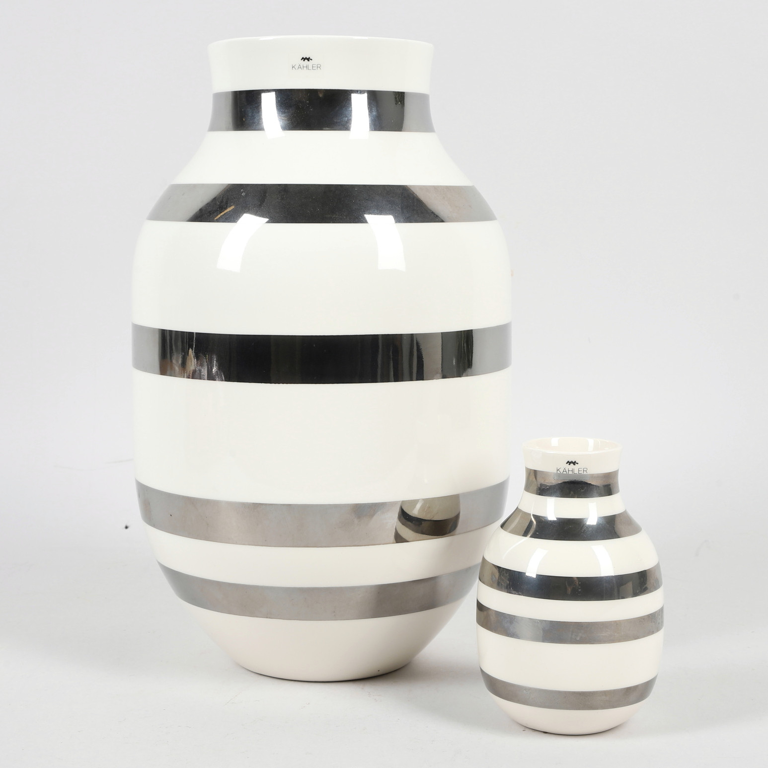 DITTE RECKWEG. & JELENA SCHOU NORDENTOFT, Vaser, 2 st, Omaggio, glaserad keramik, HAK, Kähler.