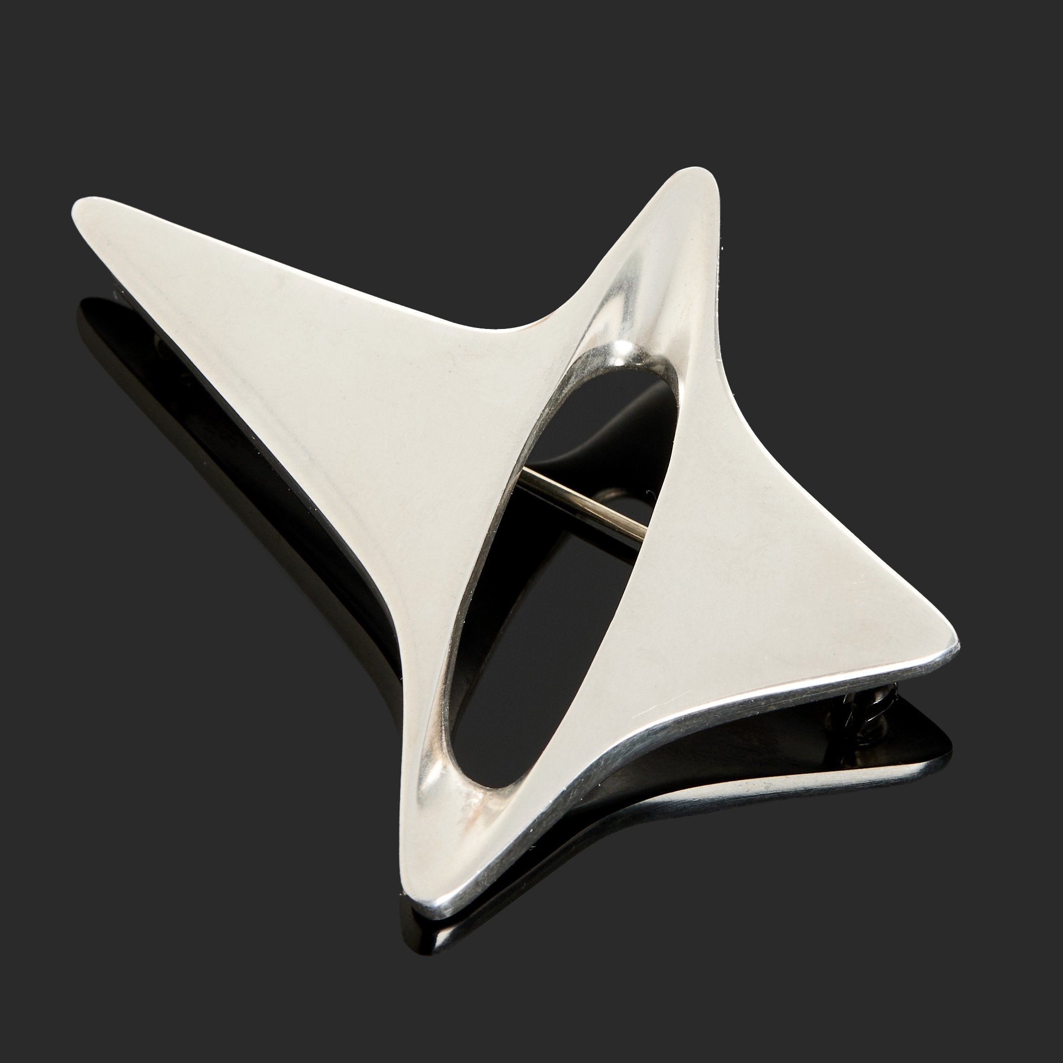 HENNING KOPPEL (DANMARK, 1918–1981). brosch för Georg Jensen, sterlingsilver, modell 339.