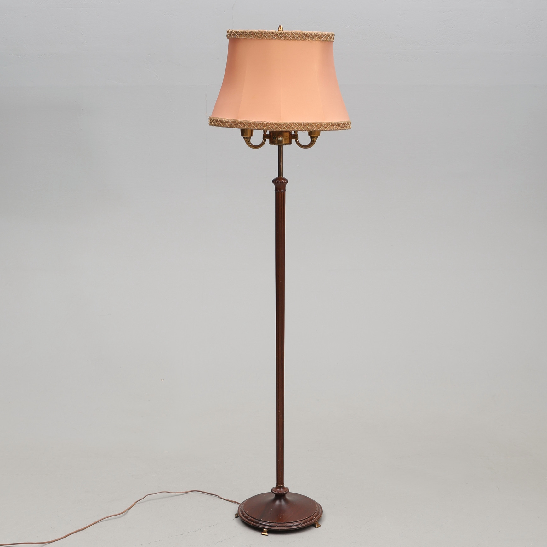 GOLVLAMPA empirestil 1900-tal.