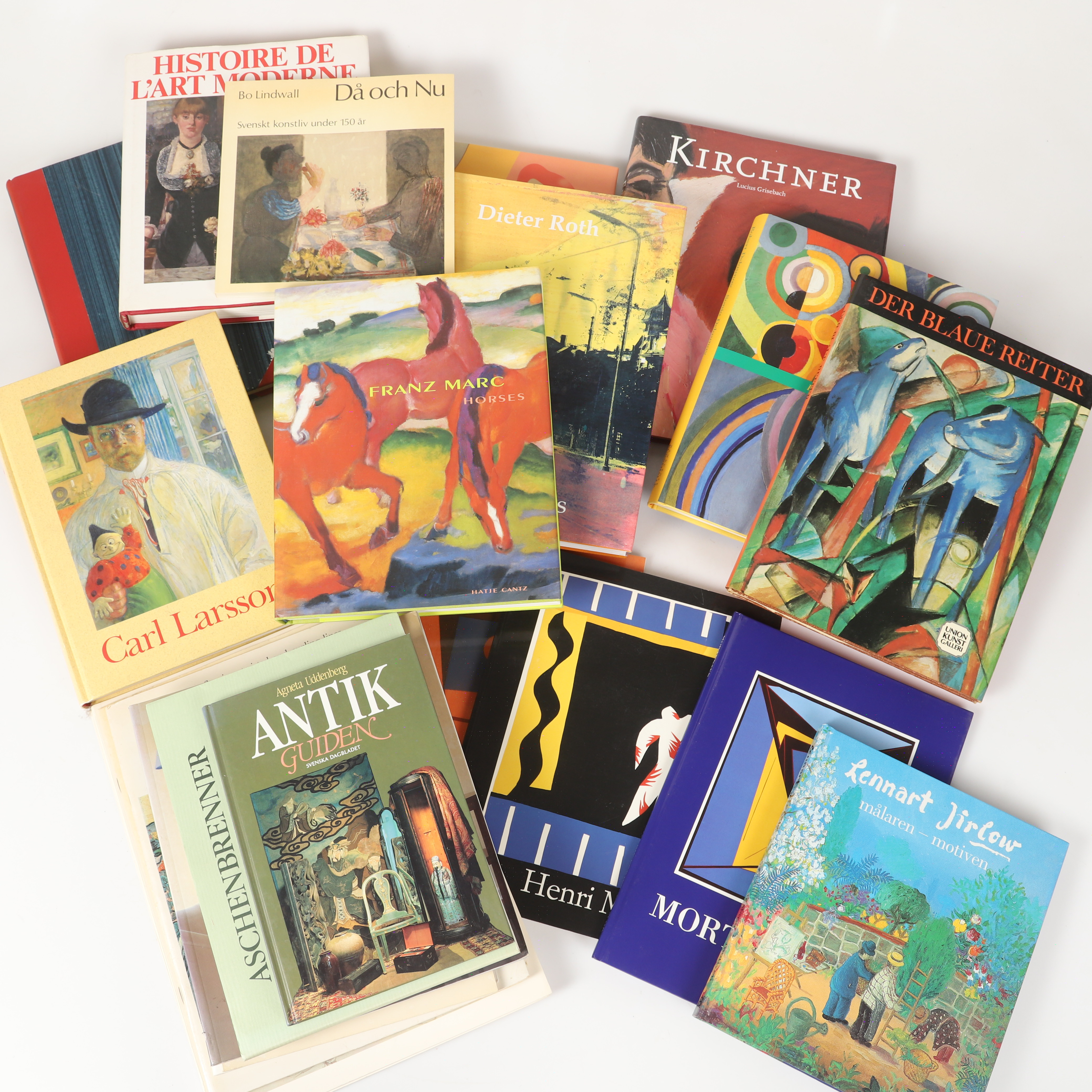 BÖCKER, konstlitteratur och kataloger, ca 23 volymer samt häften.