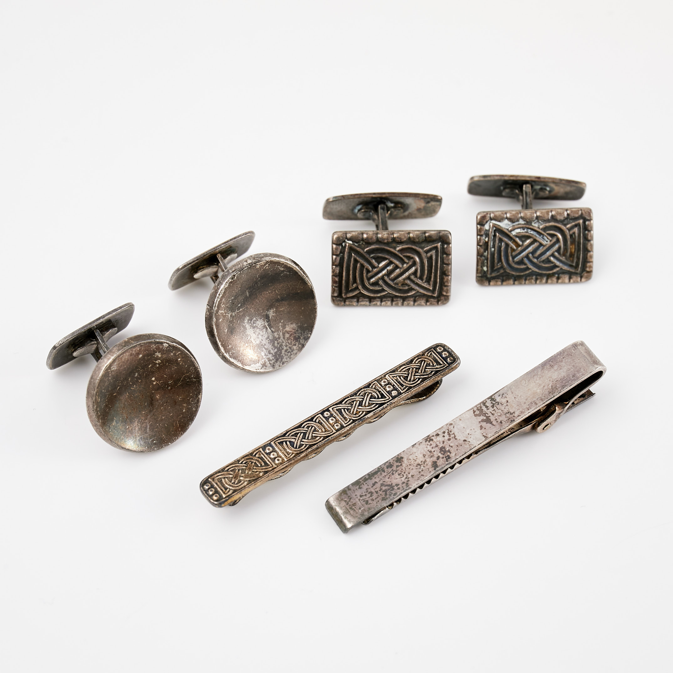 MANCHETTKNAPPAR samt SLIPSNÅLAR, silver, 6 dlr, varav ett par manchettknappar märka Rey Urban.