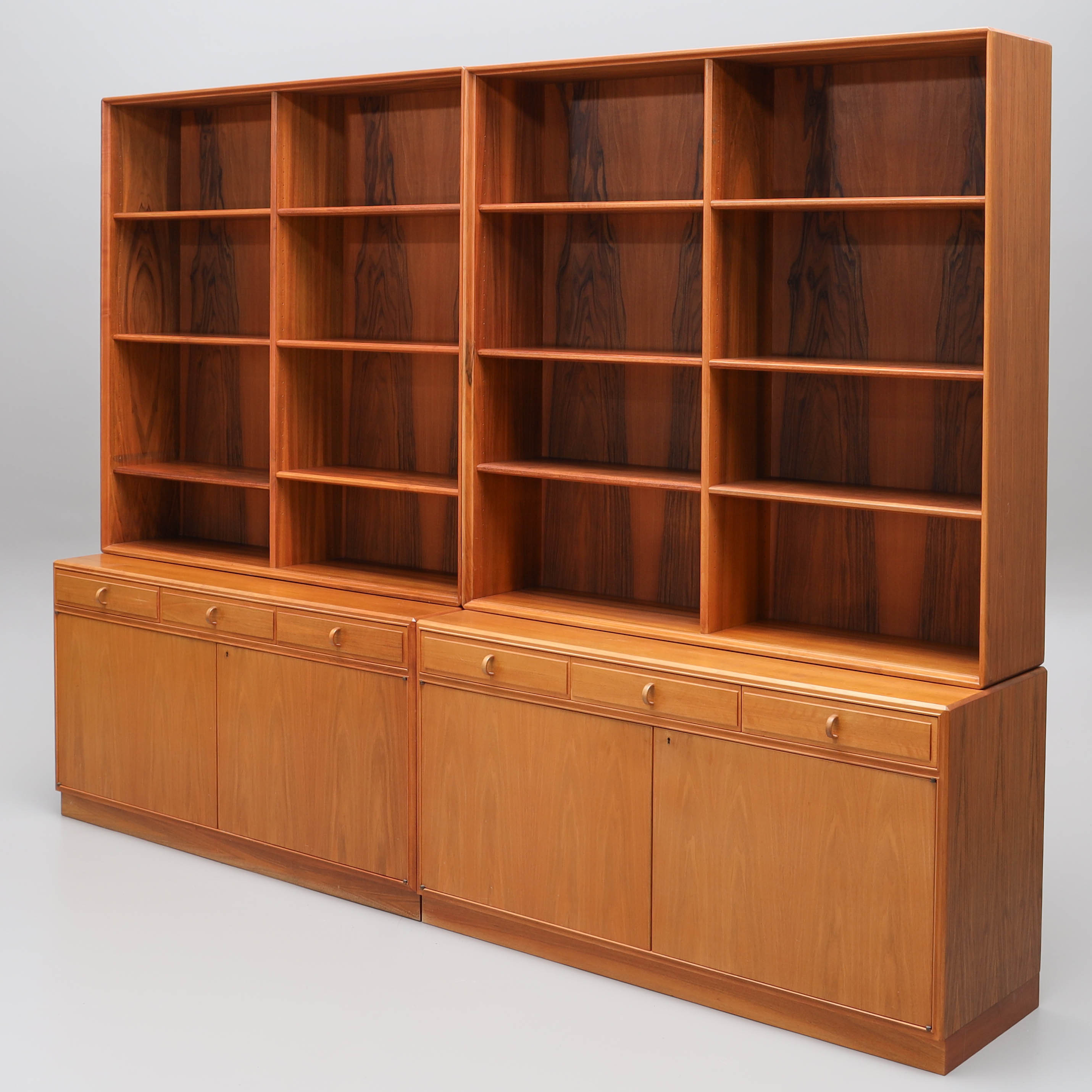 BERTIL FRIDHAGEN. Bokhylla, 2 sektioner, valnöt, Bodafors, 1960-tal.