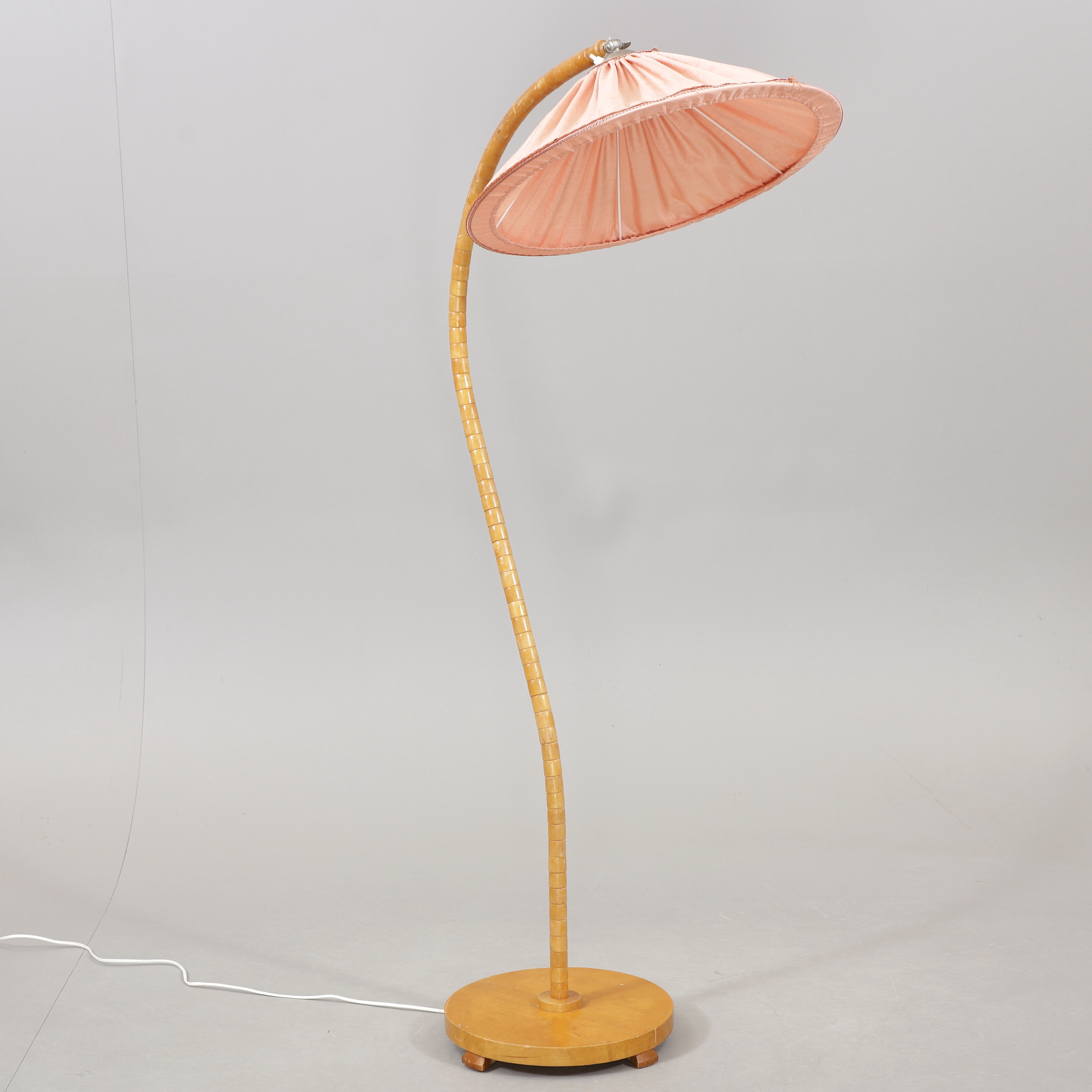 GOLVLAMPA, svängd modell, art deco, 1940-tal.