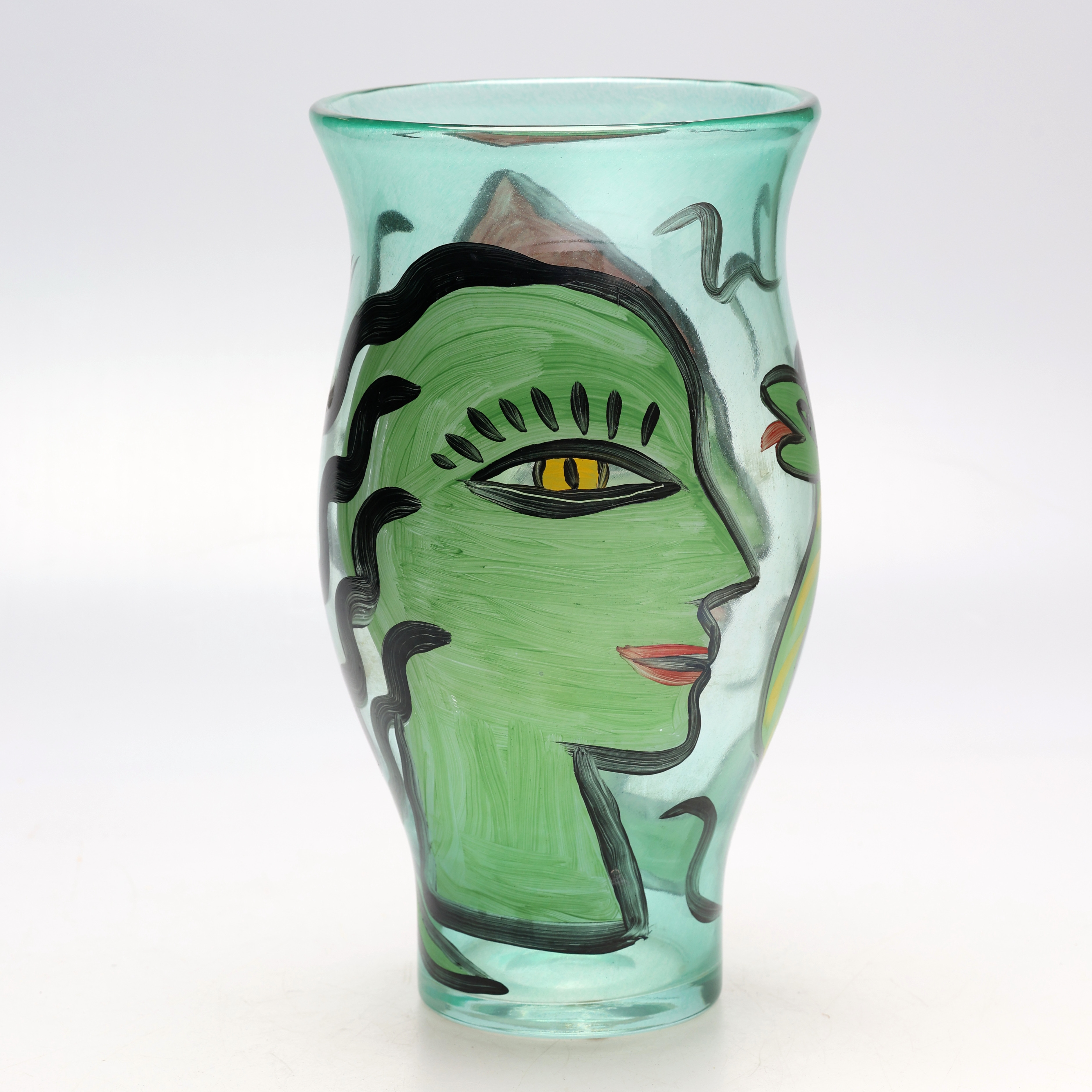 ULRICA HYDMAN-VALLIEN. Vas, bemålat glas, Kosta Boda Atelier, signerad Ulrica HV.