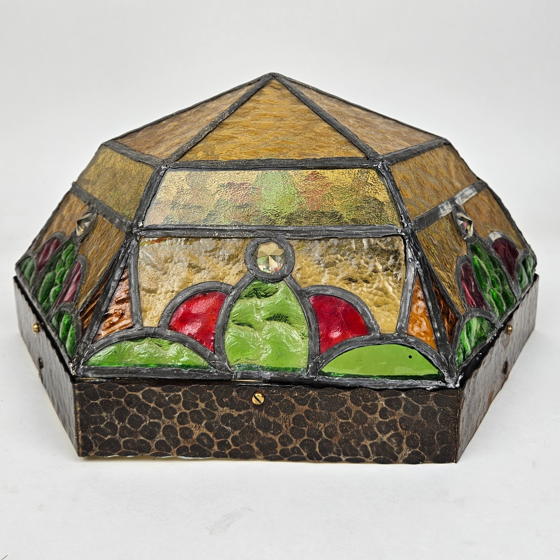 LAMPKUPA, blyinfattat glas, tidigt 1900-tal, höjd ca. 20 cm.