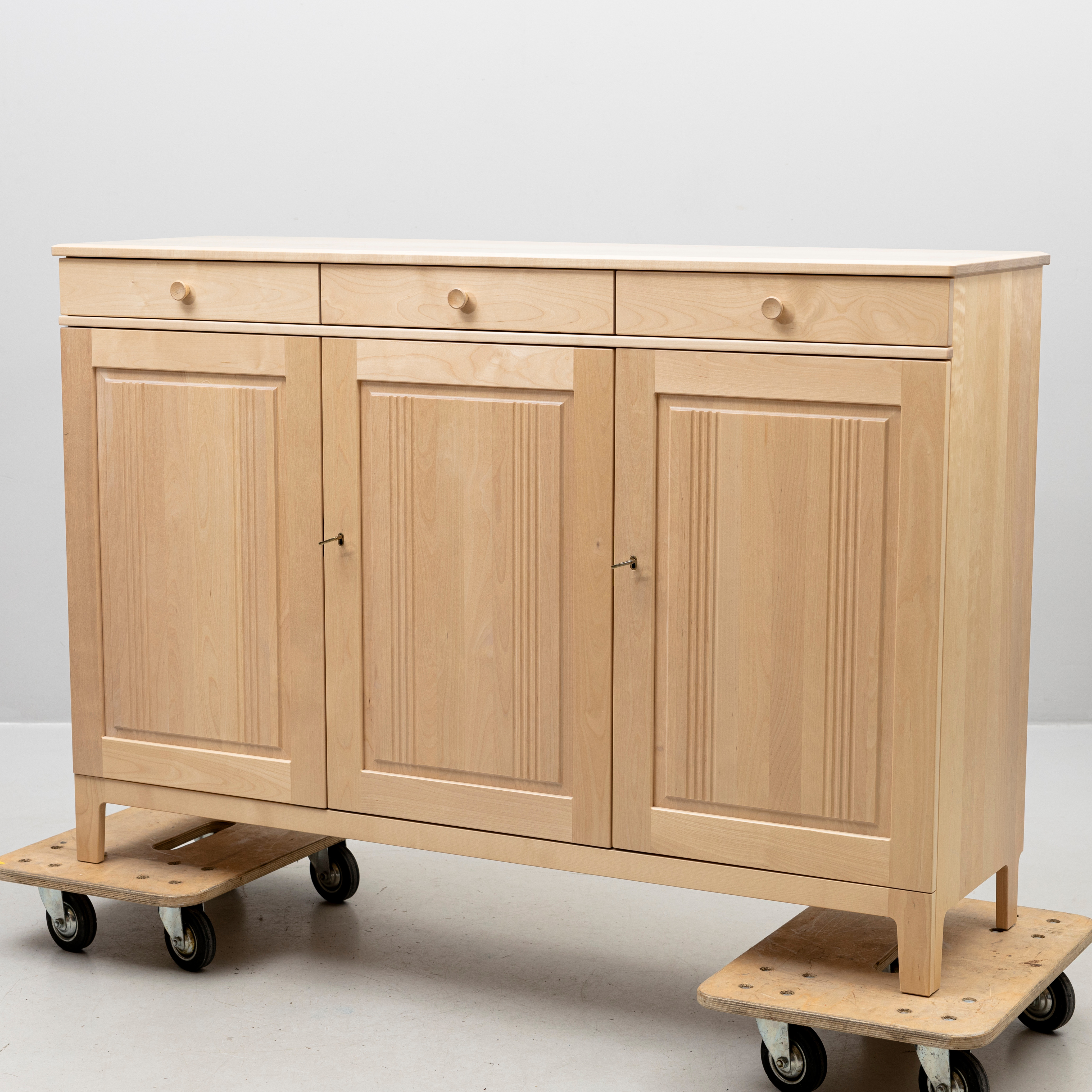 CARL MALMSTEN. Skänk, "Vardags", björk, brännstämplad, Stolab, 2020.