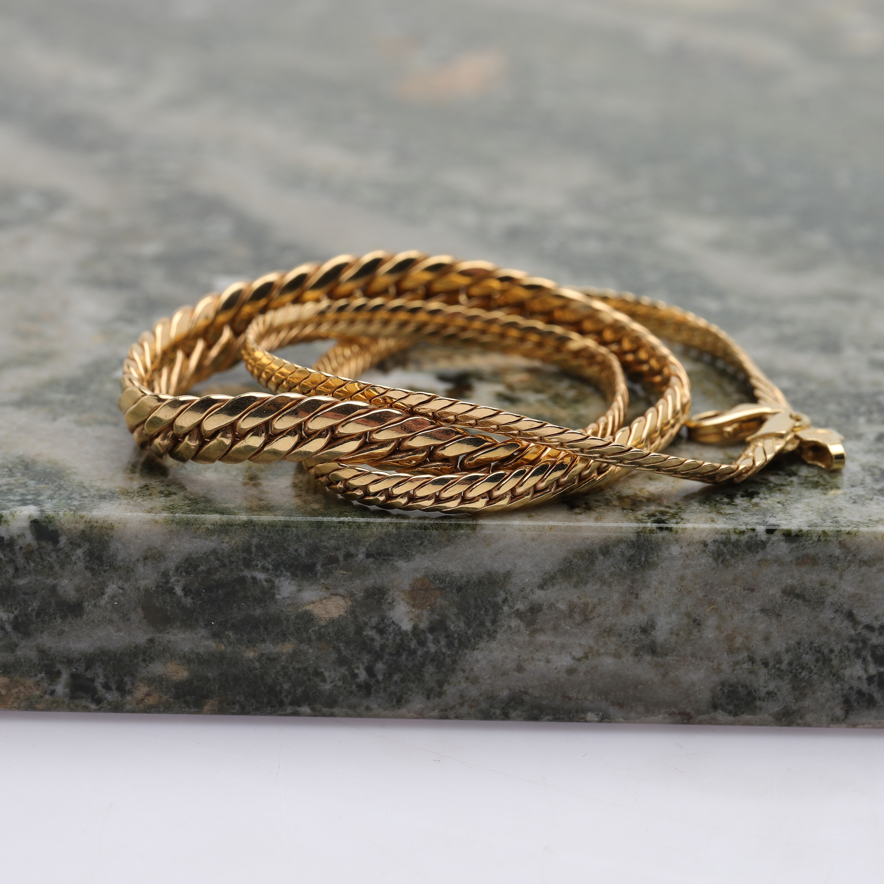 COLLIER, 18k guld, doserad länk, totalvikt ca 15,11g.
