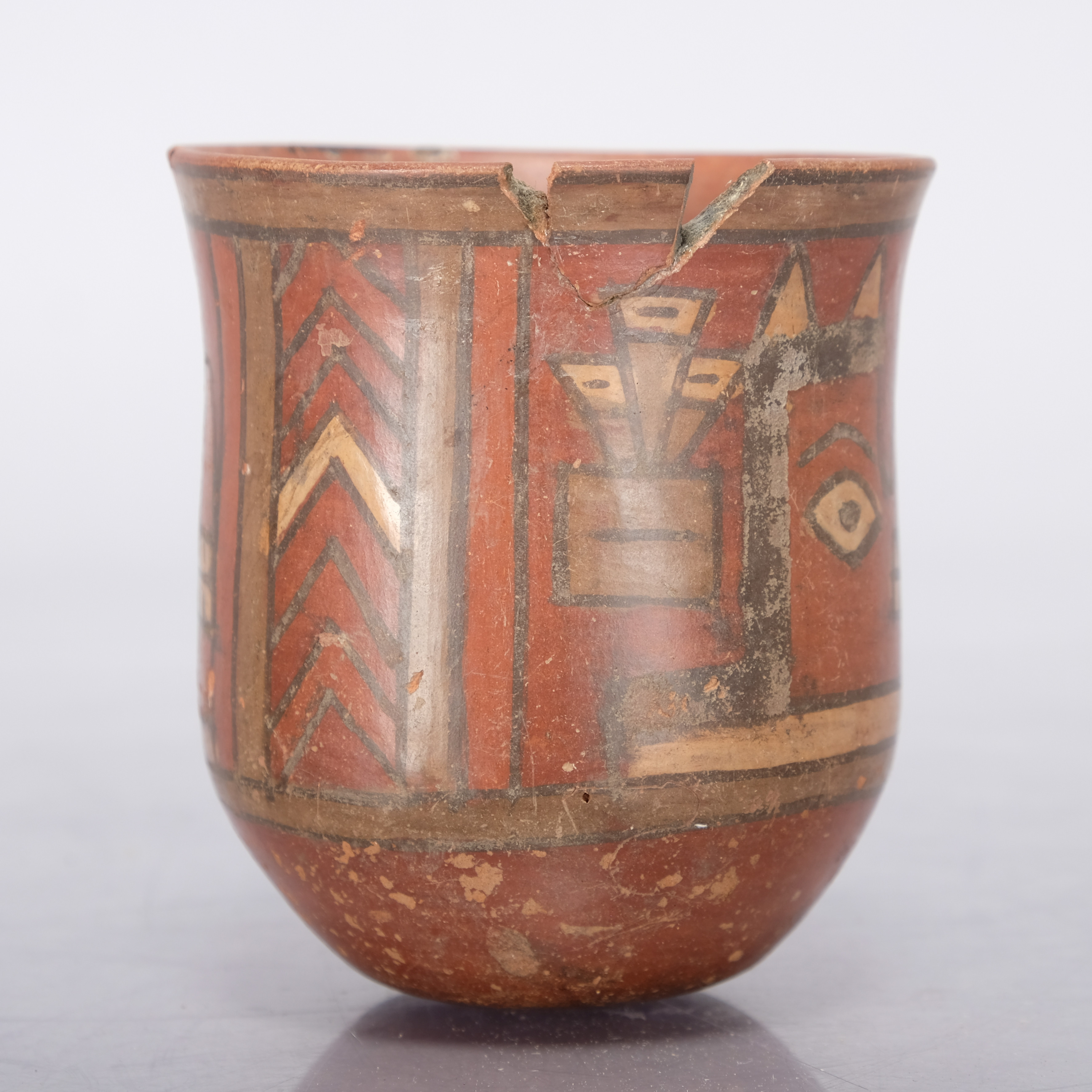 VAS, lergods, polykrom dekor, Nazca-kulturen, Peru, ca 100–800 e.Kr.