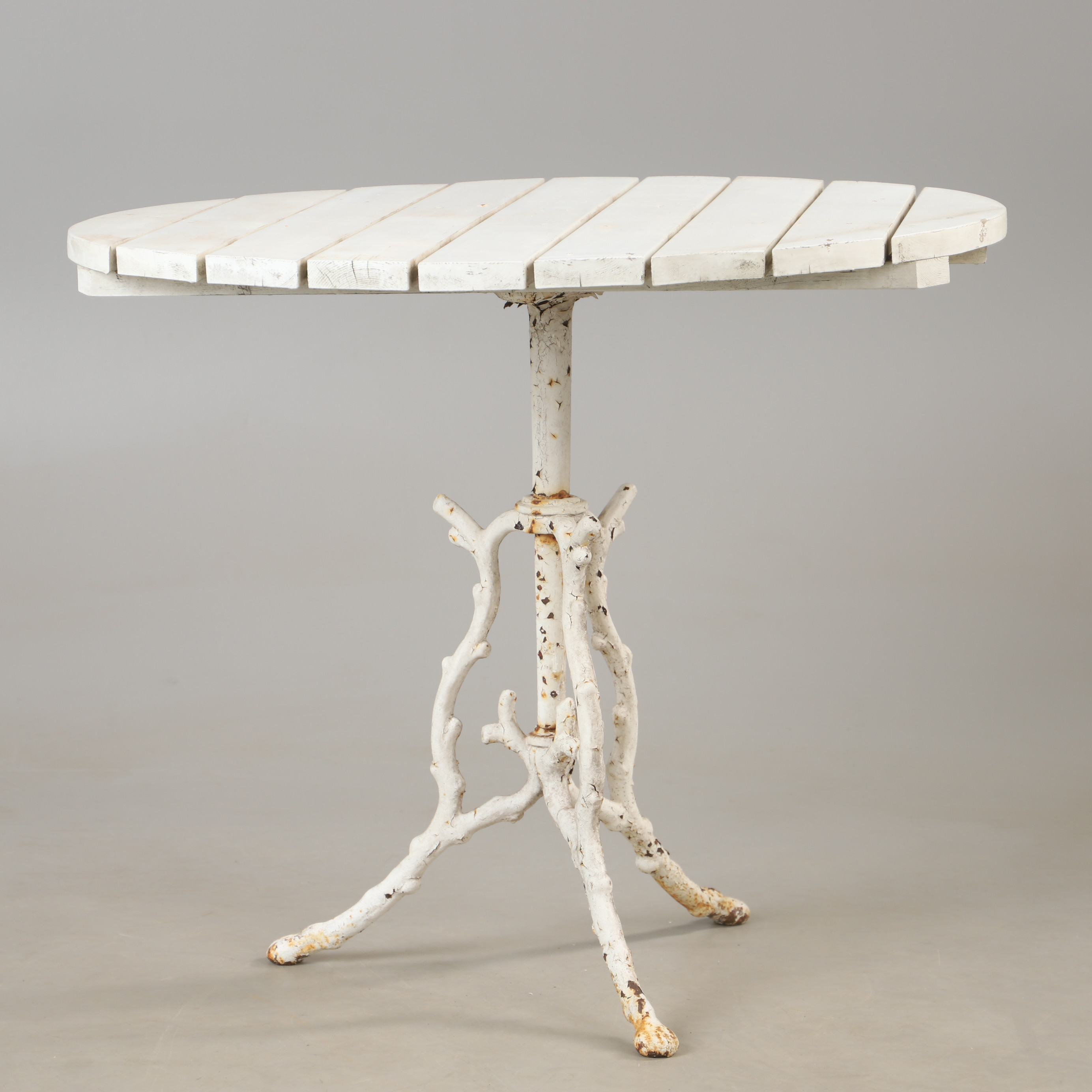 TRÄDGÅRDSBORD, trä med gjutjärnsunderede, 1900-tal.