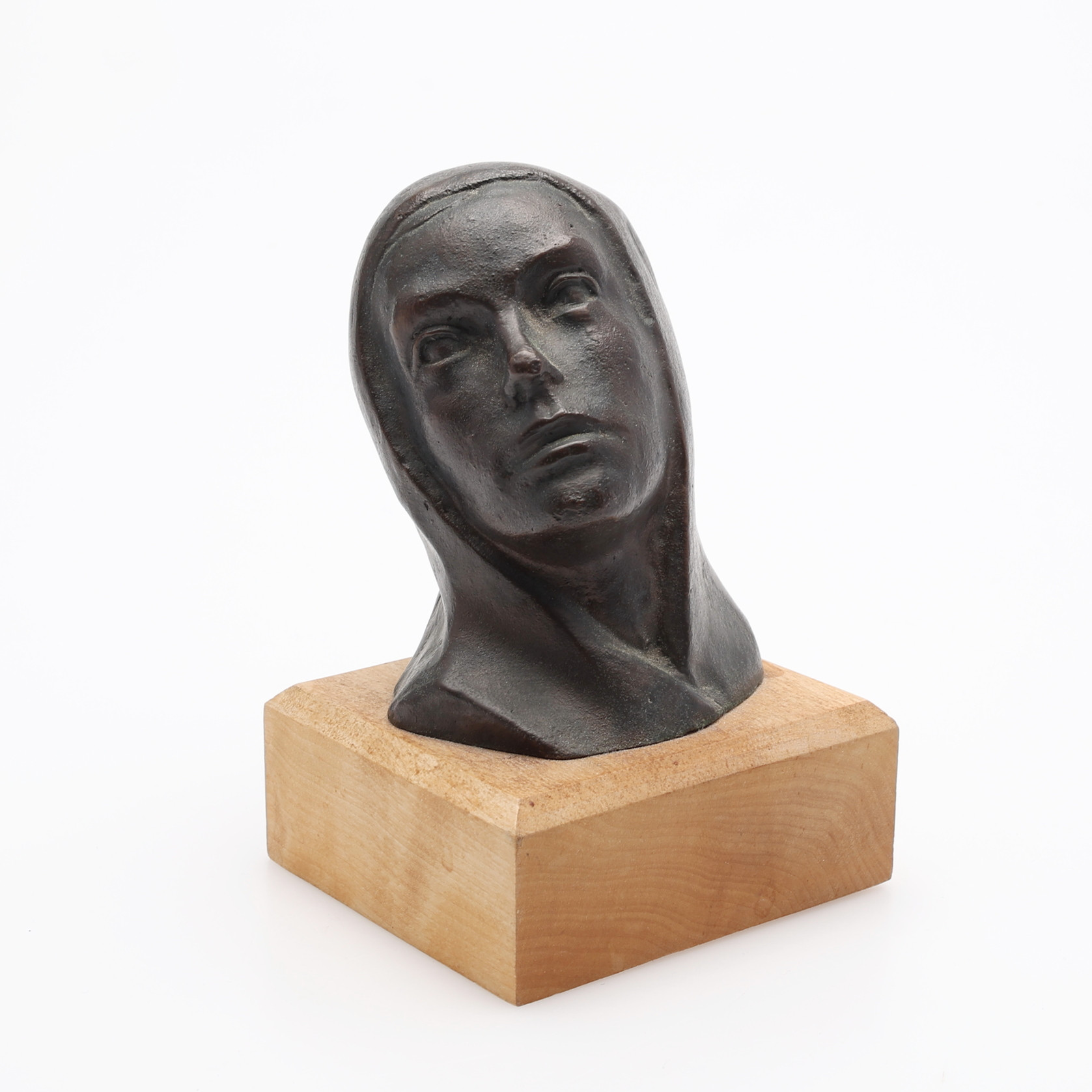 AXEL OLSSON. EFTER. SKULPTUR, FÖRESTÄLLANDE KRISTINA FRÅN UTVANDRARNA, BRONS.