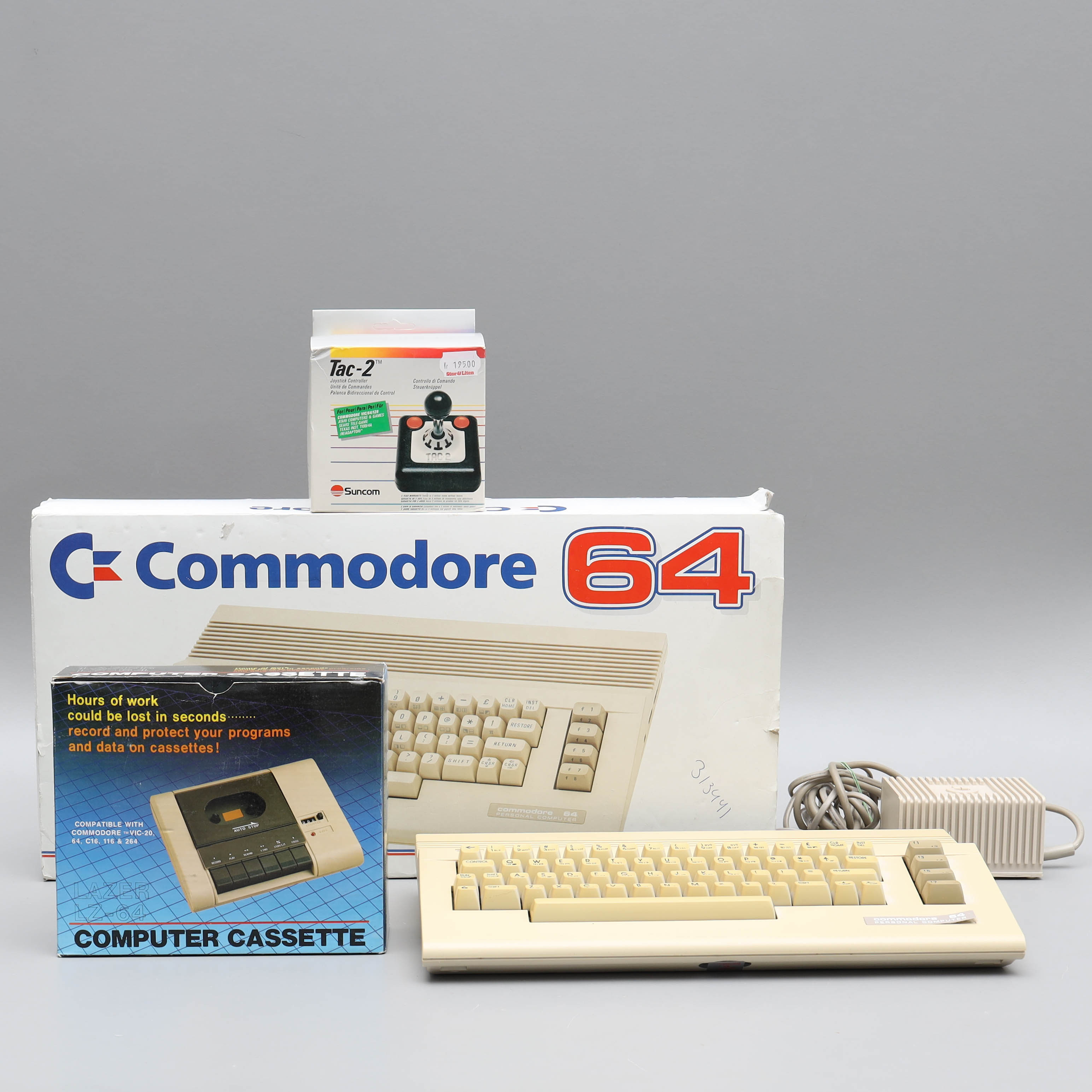 COMMODORE 64, samt tillbehör, 3 delar, computer cassette Lazer LZ-64 & Tac-2 Joystick Controller.