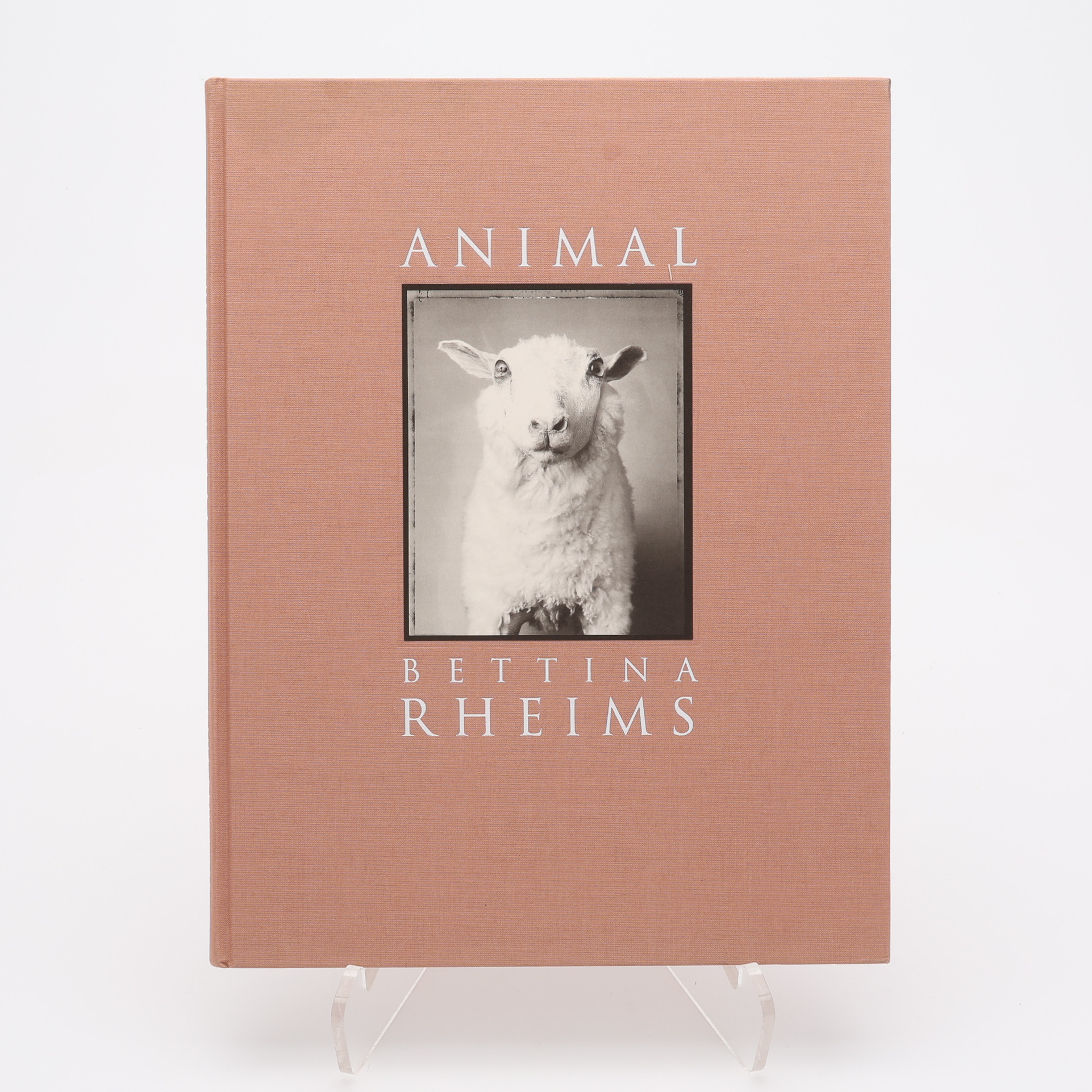 FOTO. DEN FRANSKE FOTOGRAFEN BETTINA RHEIMS "ANIMAL" I FÖRSTA UPPLAGAN, 1994.
