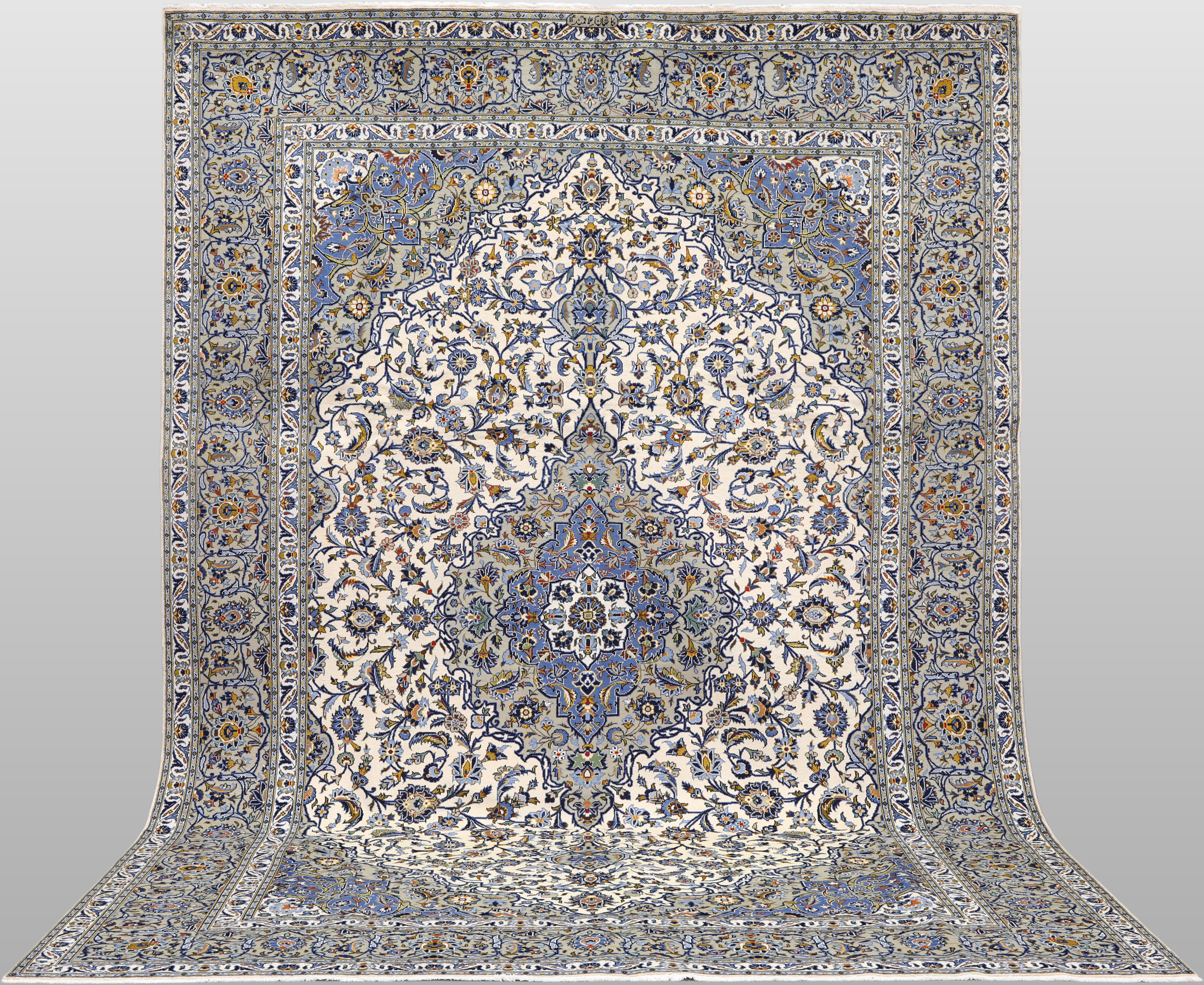 ORIENTMATTA. Ljus Keshan, signerad, 386 x 281 cm.