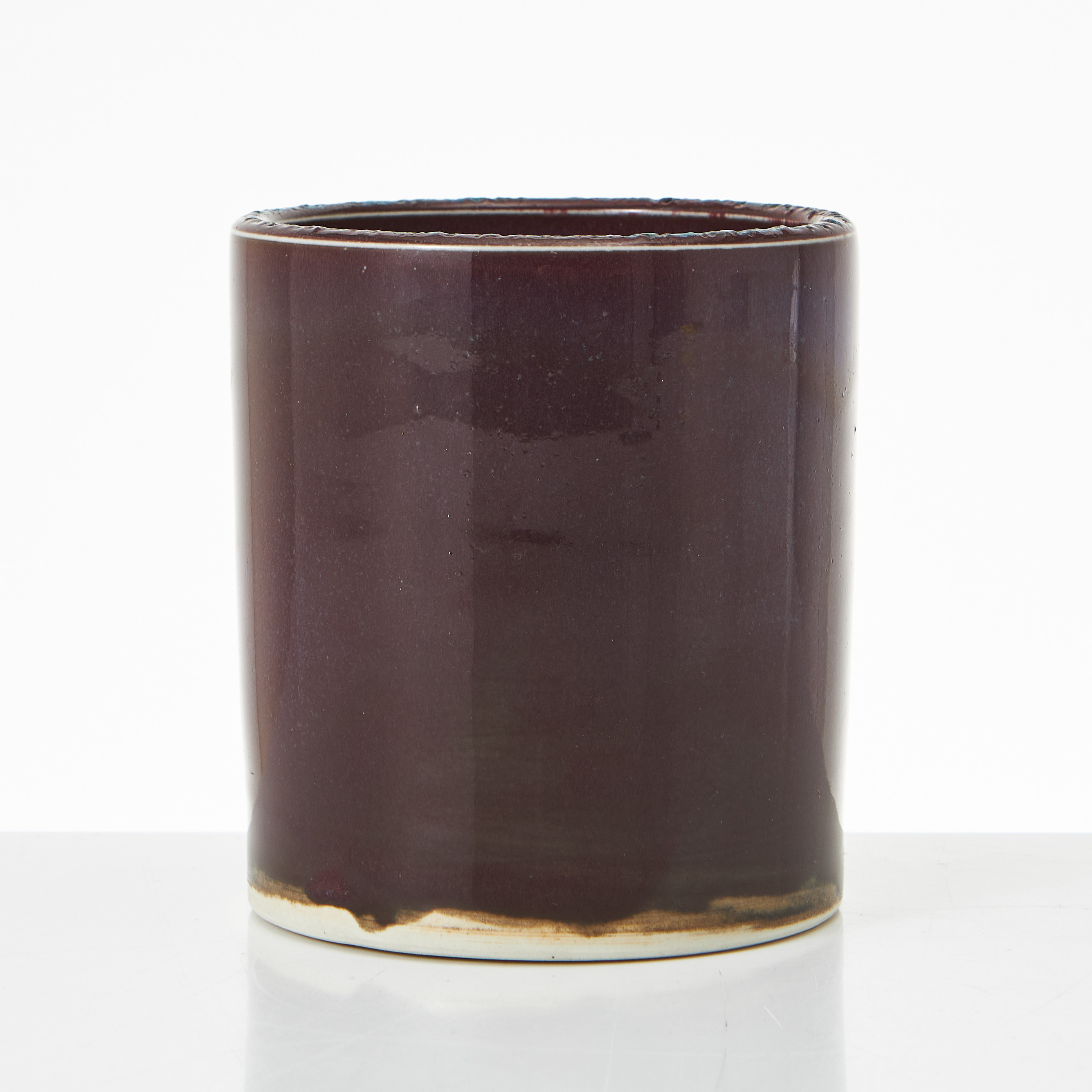 TOINI MUONA. (Finland, 1904–1987). Vas, stengods, glaserad i lila, monogramsignerad TM, Arabia.