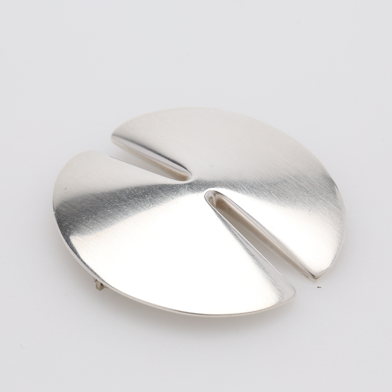 NANNA DITZEL. BROSCH, STERLINGSILVER, MODELL 337B, GEORG JENSEN, DANMARK.