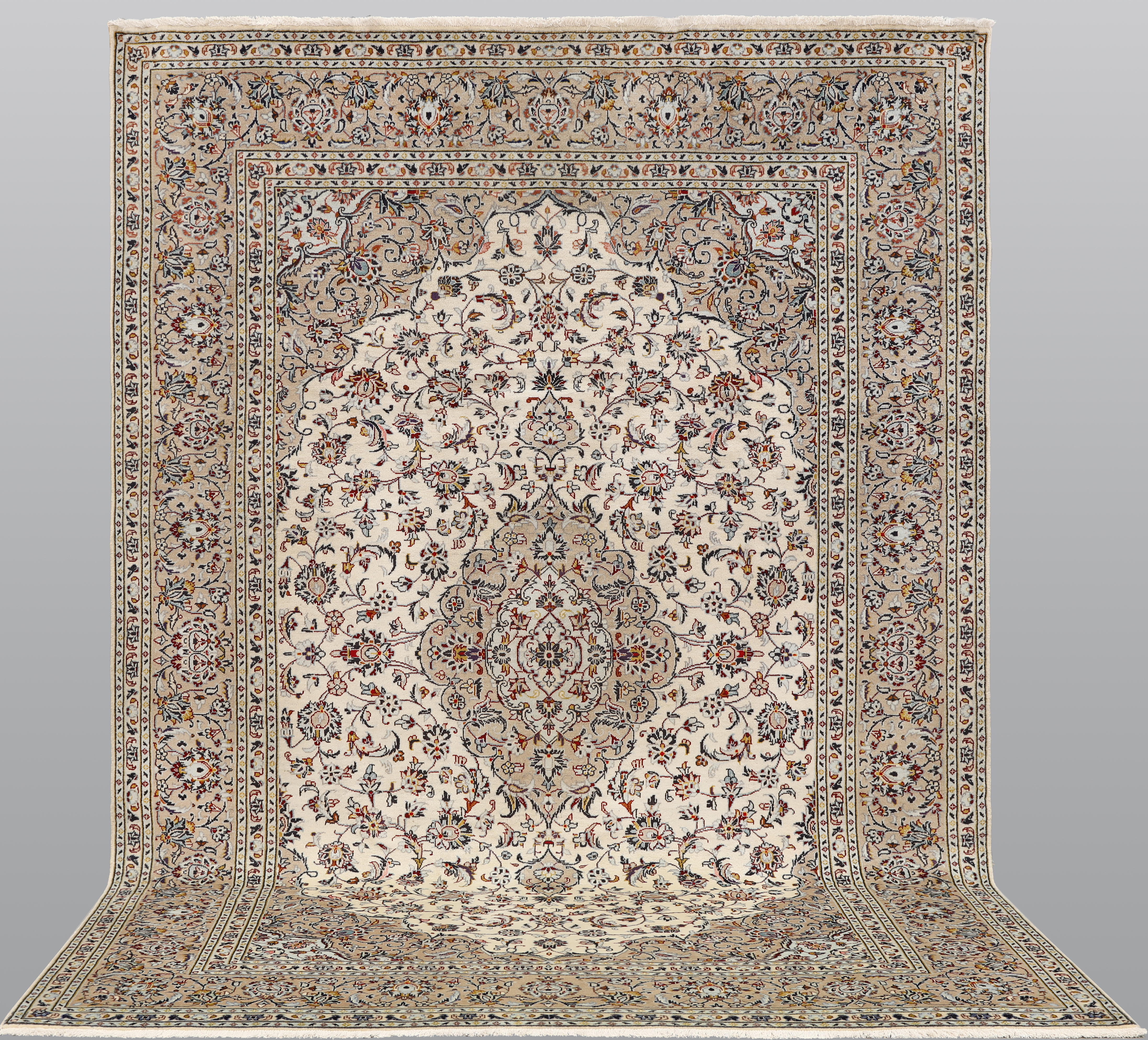 ORIENTMATTA. Ljus Keshan, korkull, 352 x 250 cm.