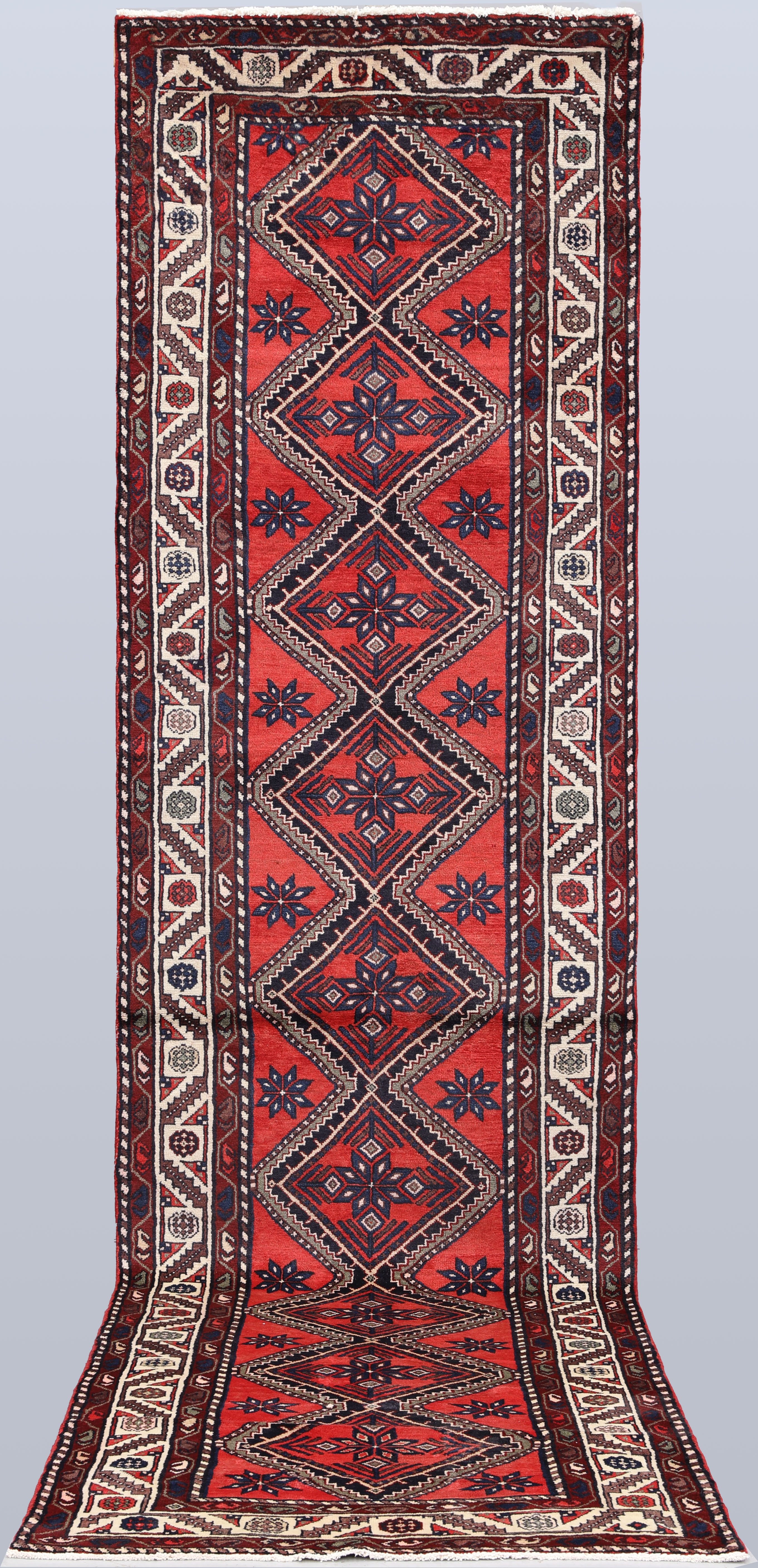 ORIENTMATTA. Hamadan gallerimodell, 410 x 110 cm.