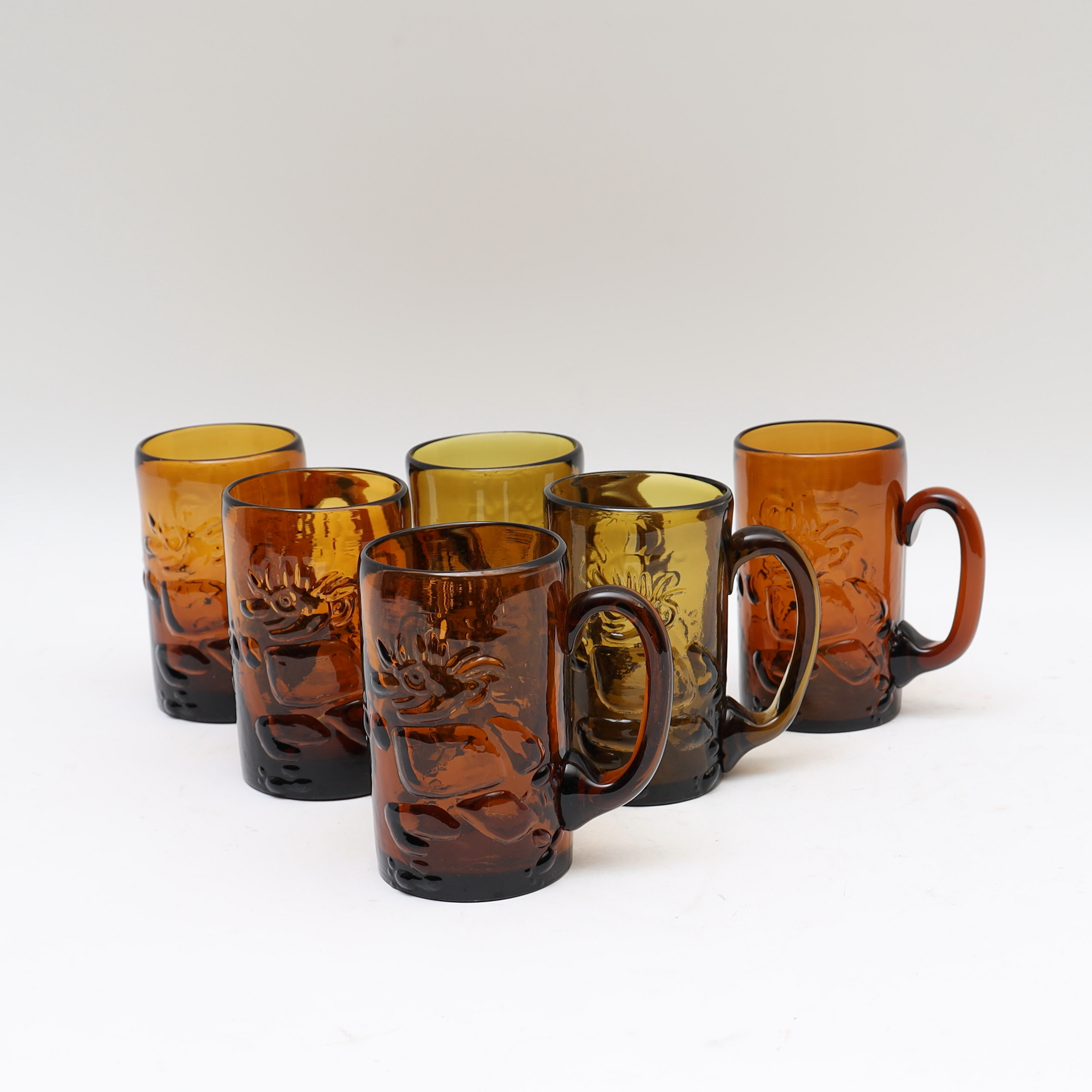 BENGT EDENFALK. Sejdlar 6st, Skruf, bruntonat glas med reliefdekor av troll.