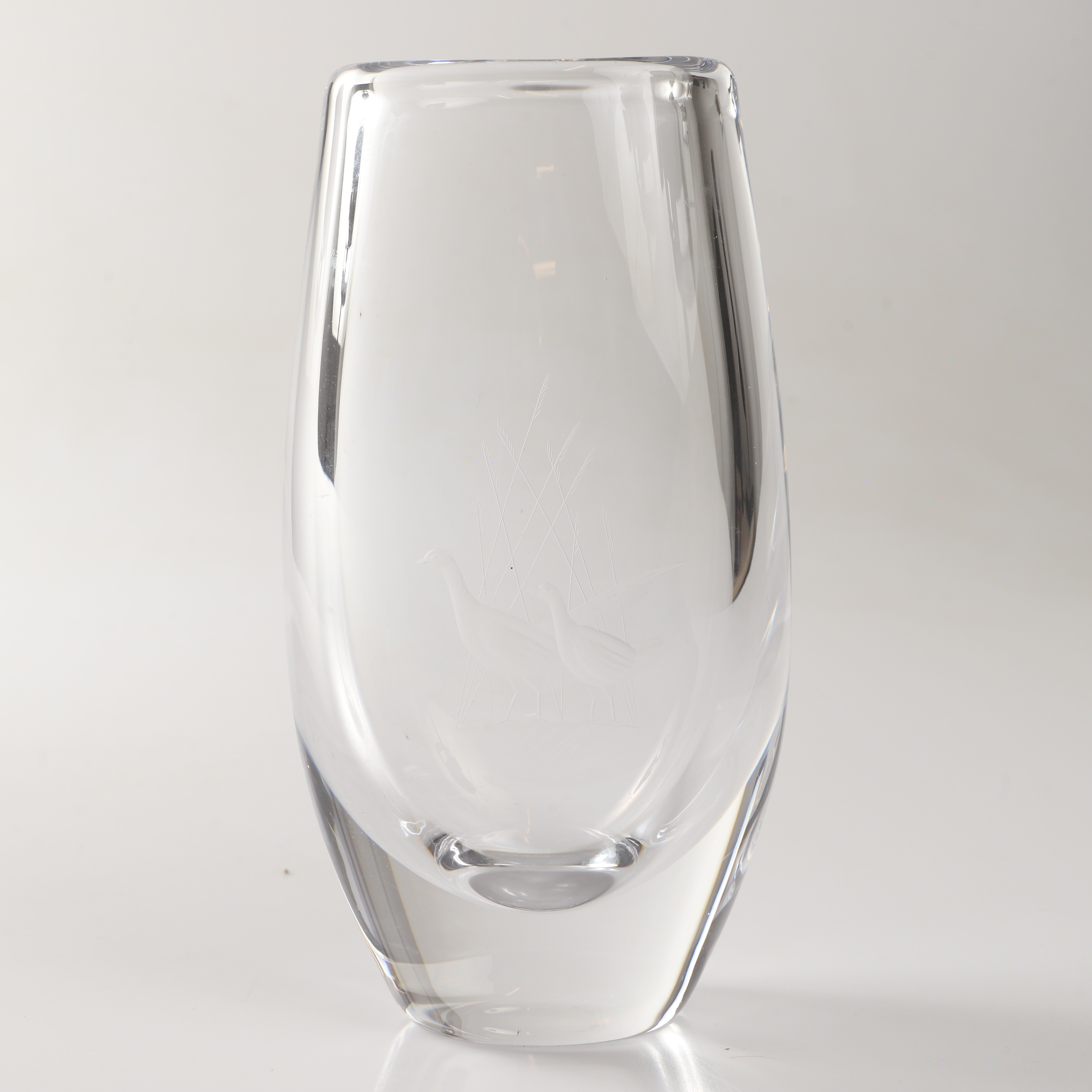 SVEN PALMQVIST. Vas, glas med etsad dekor, Orrefors, signerad.