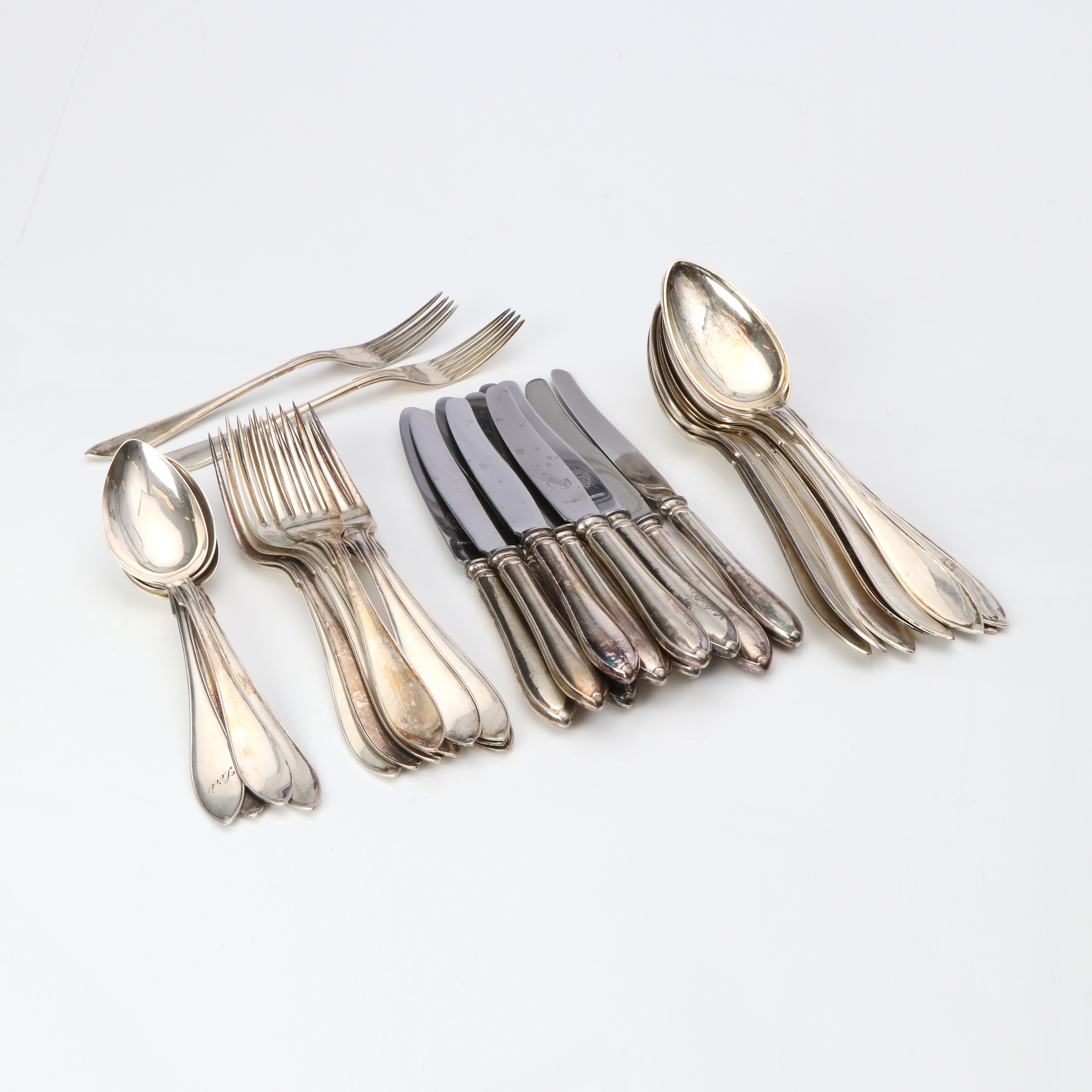 BESTICK, 33 DELAR. Silver. Svensk spets. Vikt exklusive fyllda delar ca 1160 gram.