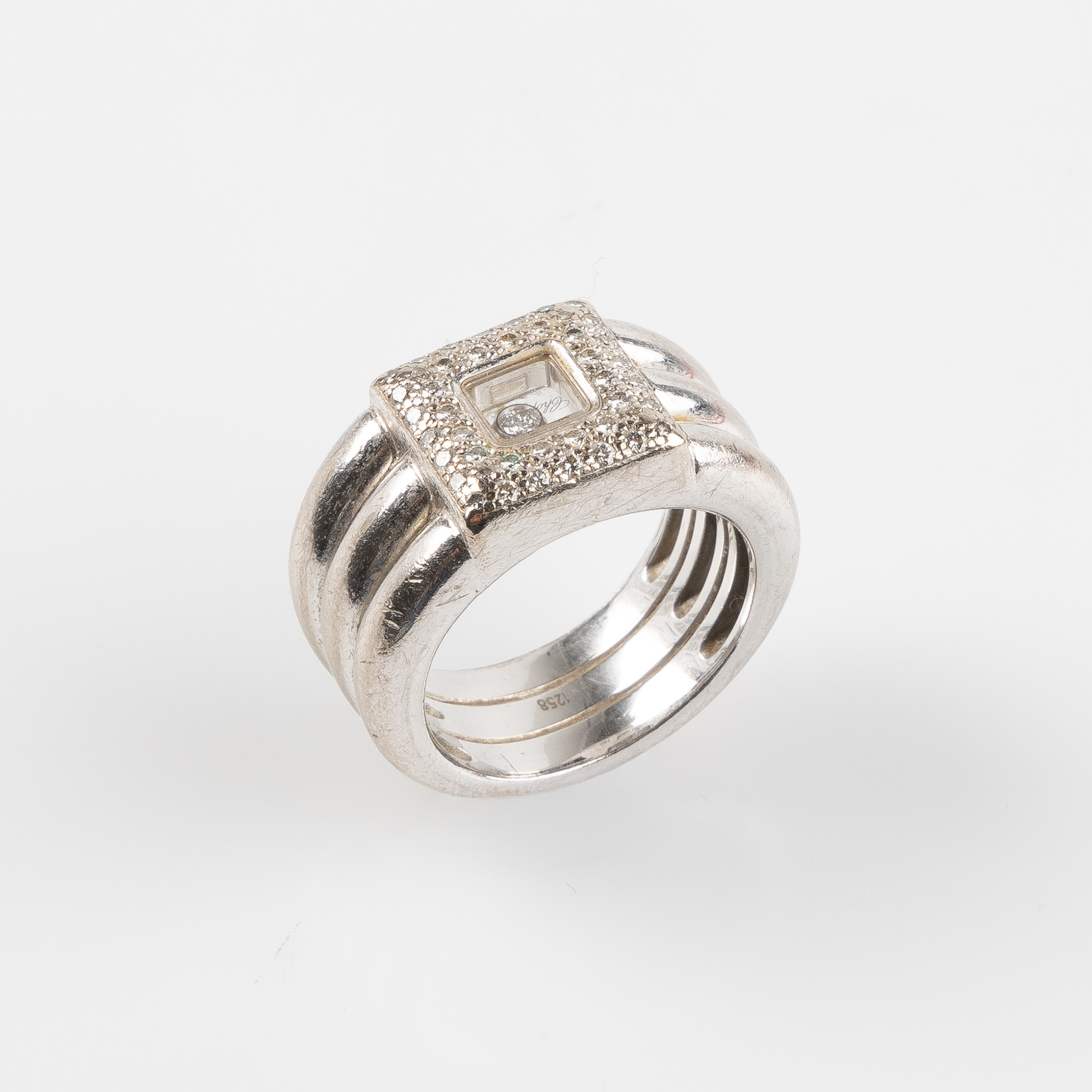 CHOPARD, ring, "Happy Diamonds", 18K guld med briljantslipad och åttkantslipade diamanter, totalt 0.43 ct.