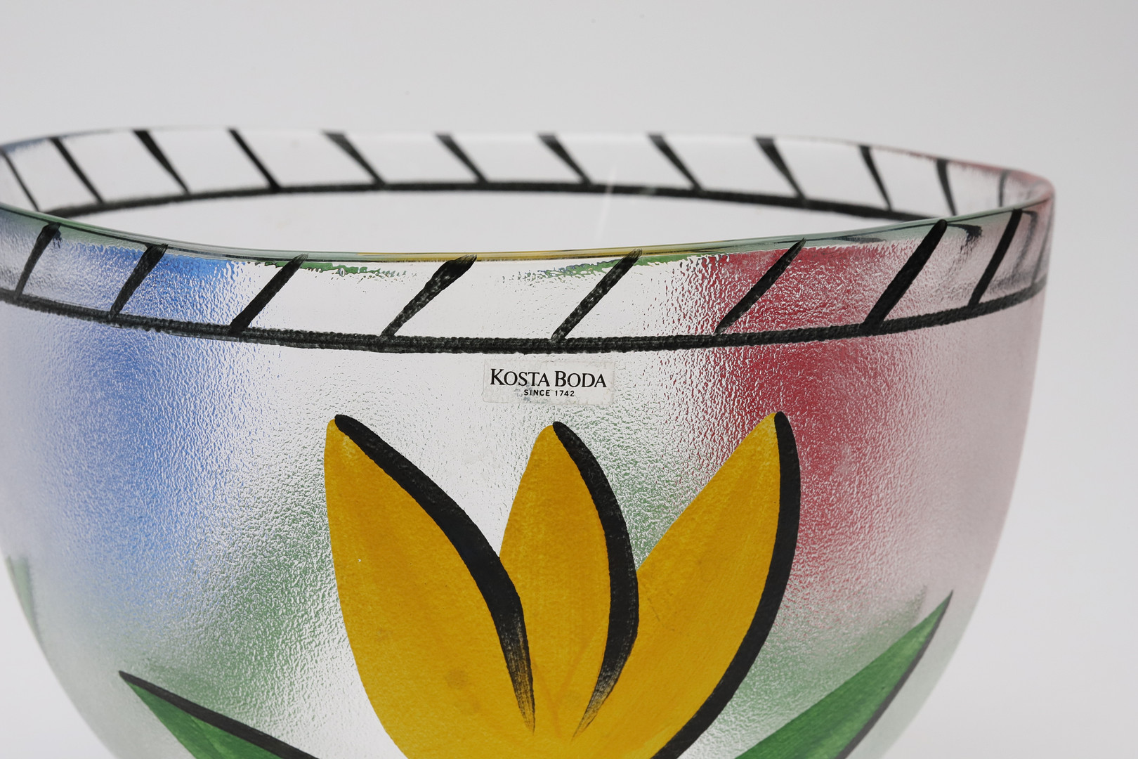 ULRICA HYDMAN-VALLIEN. SKÅL. Glas, "Tulipa", etikett-märkt Kosta Boda, monogram-märkt.