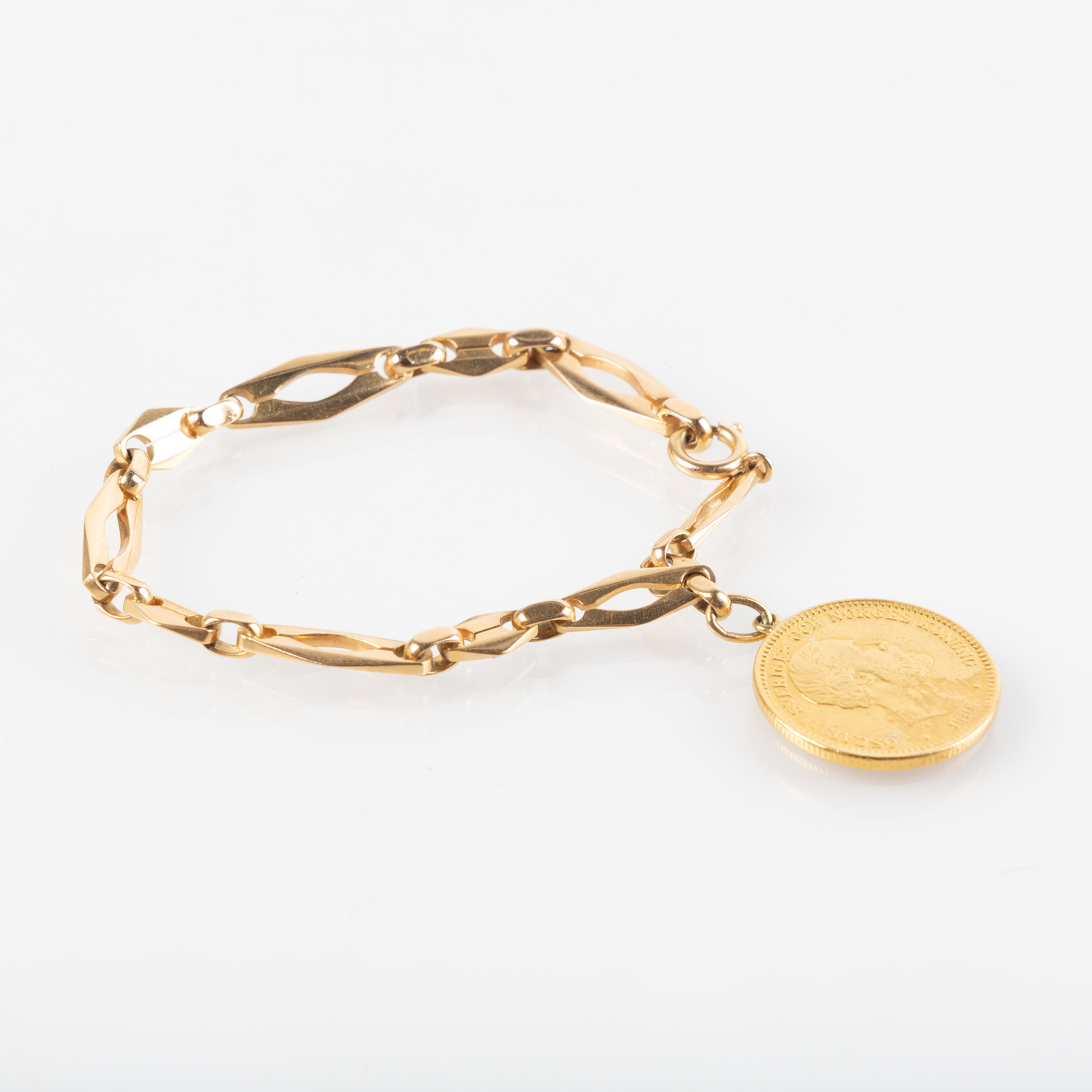 ARMBAND, 18K guld, med hänge i form av mynt Oscar II, 20 kronor, 1898, 21,6K guld.