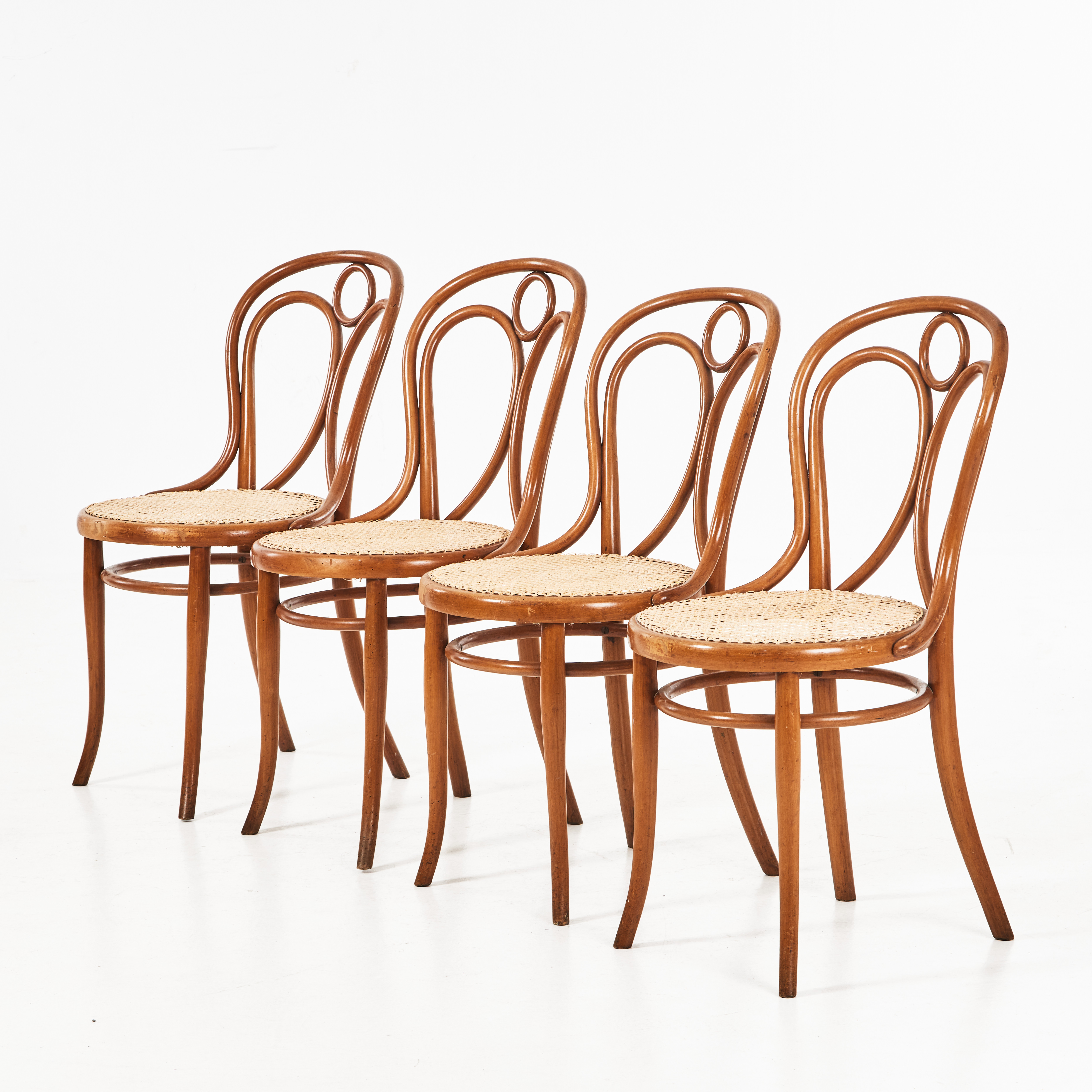 THONET. Stolar, 4 st, nr 19, samtliga brännmärkta, mellan åren 1900-1910, Wien.