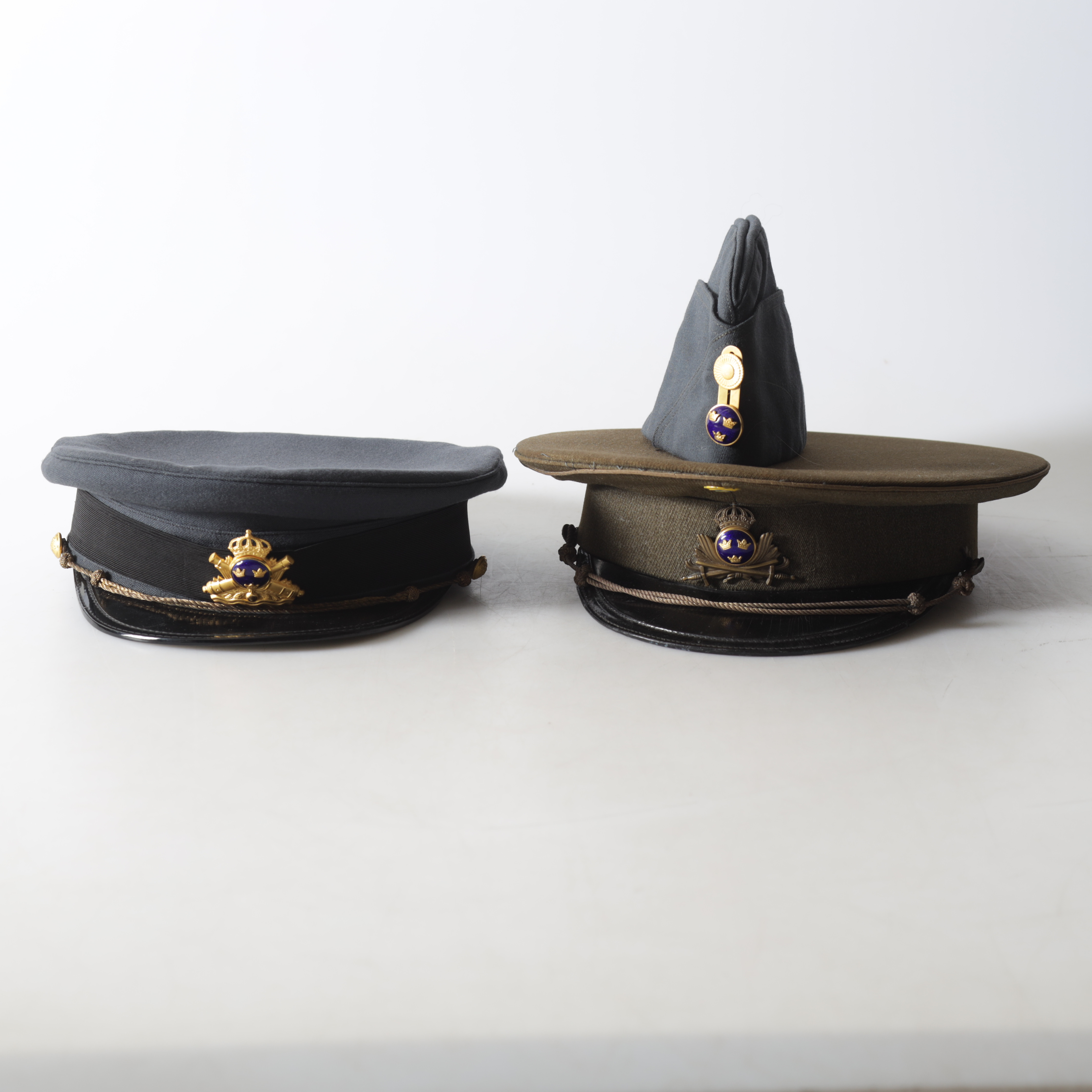 BÅT- & SKÄRMMÖSSOR, 3 st, Sverige, 1900-tal.